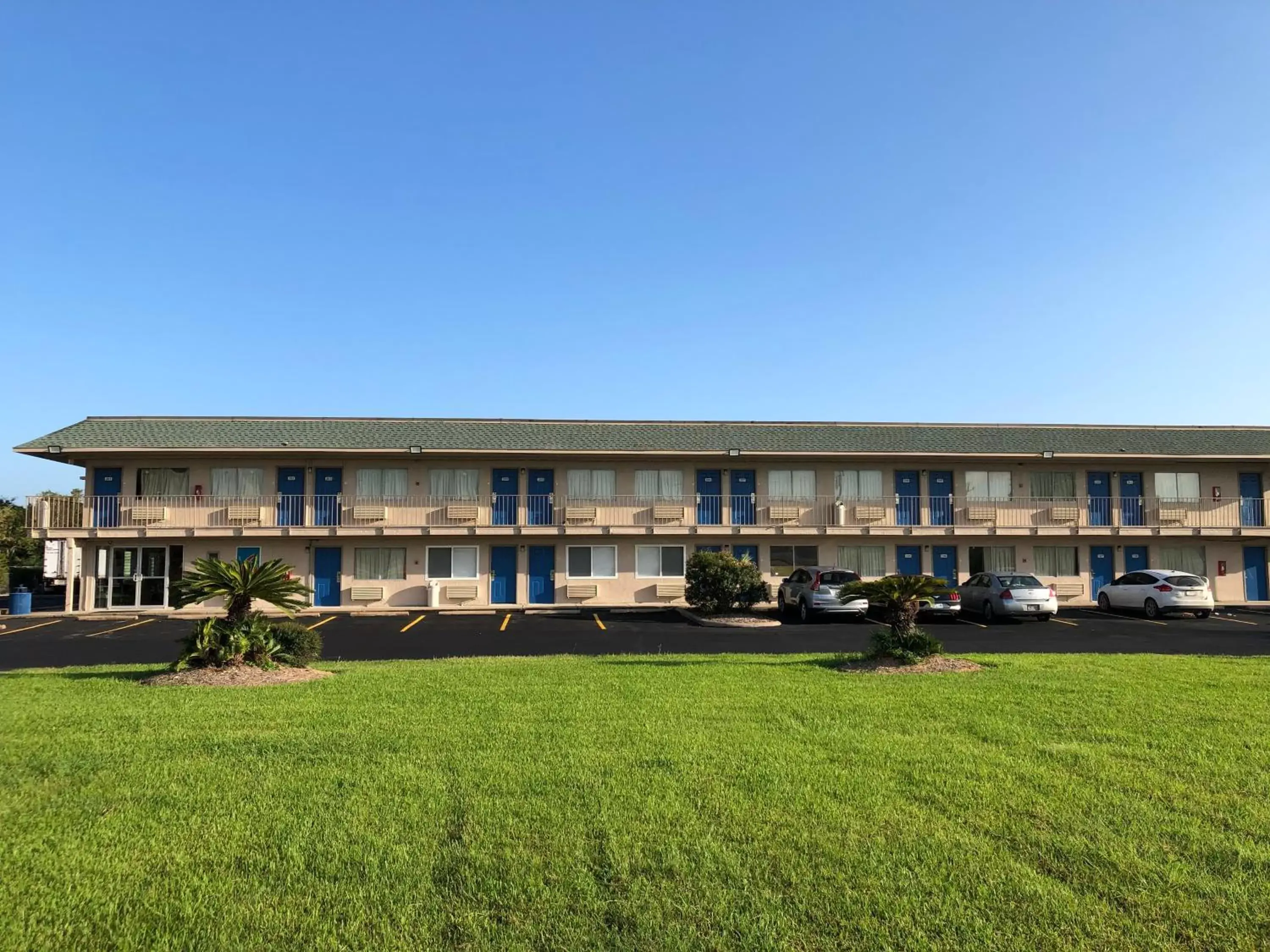 Property Building in Motel 6-Clute, TX