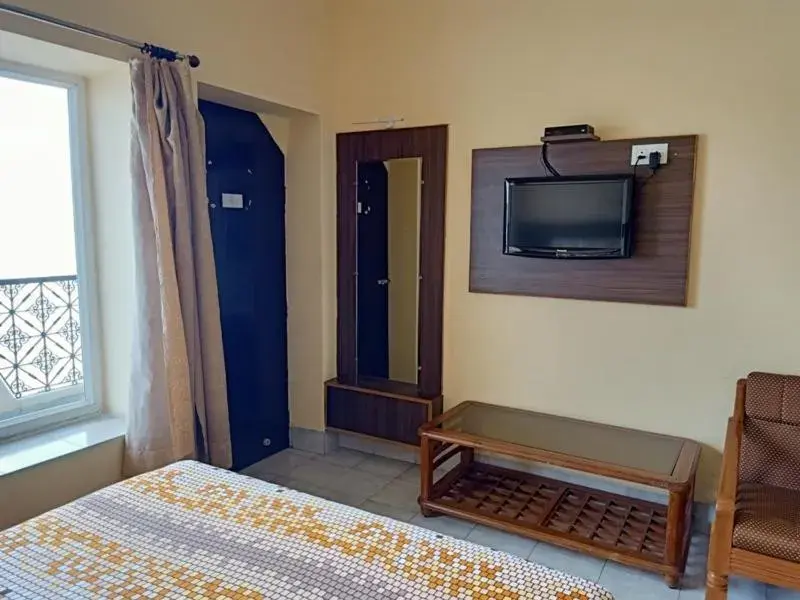 Bedroom, TV/Entertainment Center in Scindhia Guest House