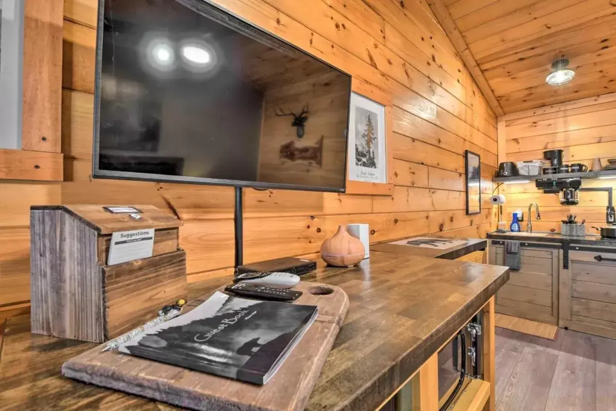 Kitchen/Kitchenette in The Lodge Nantahala River