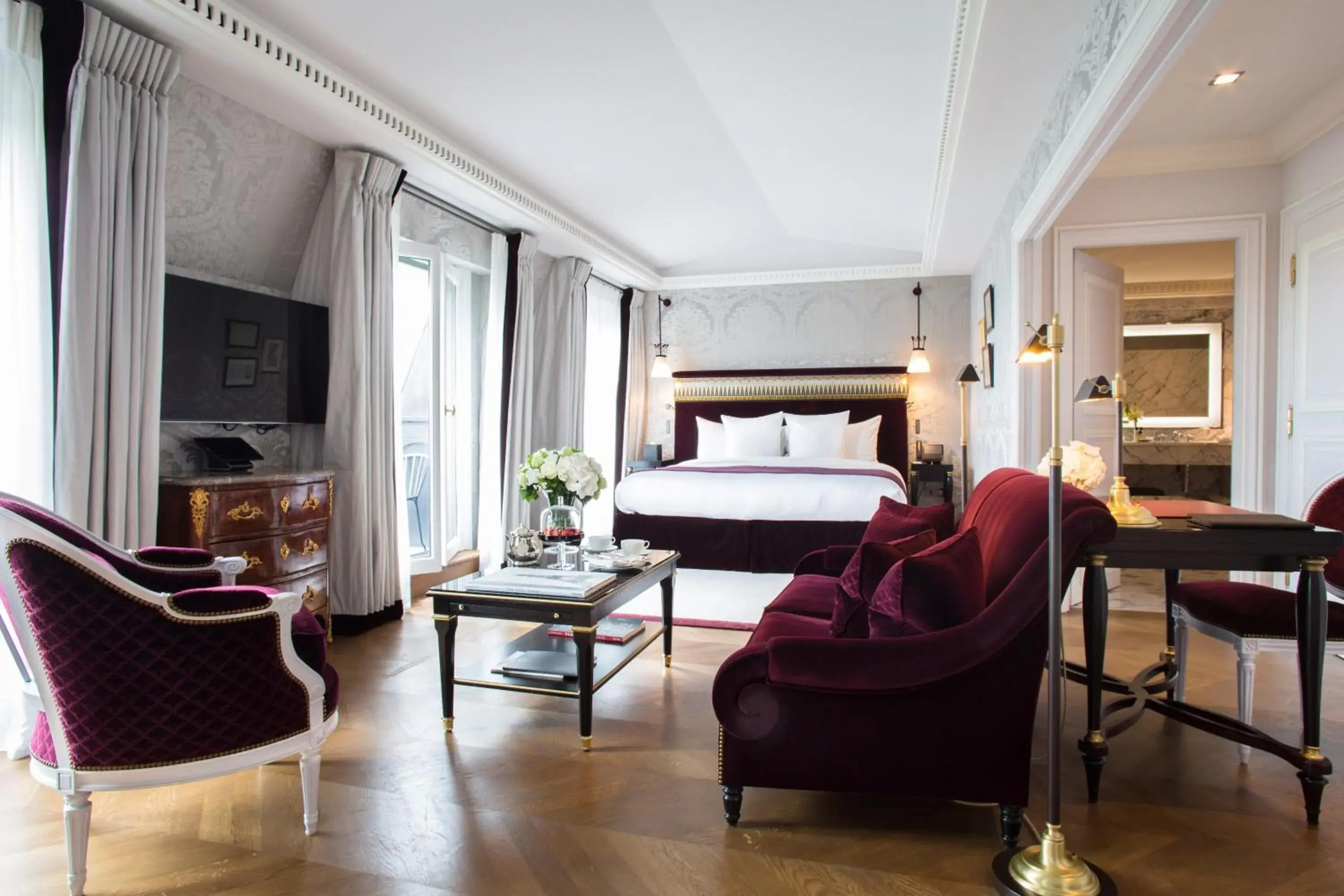 Photo of the whole room in La Réserve Paris Hotel & Spa