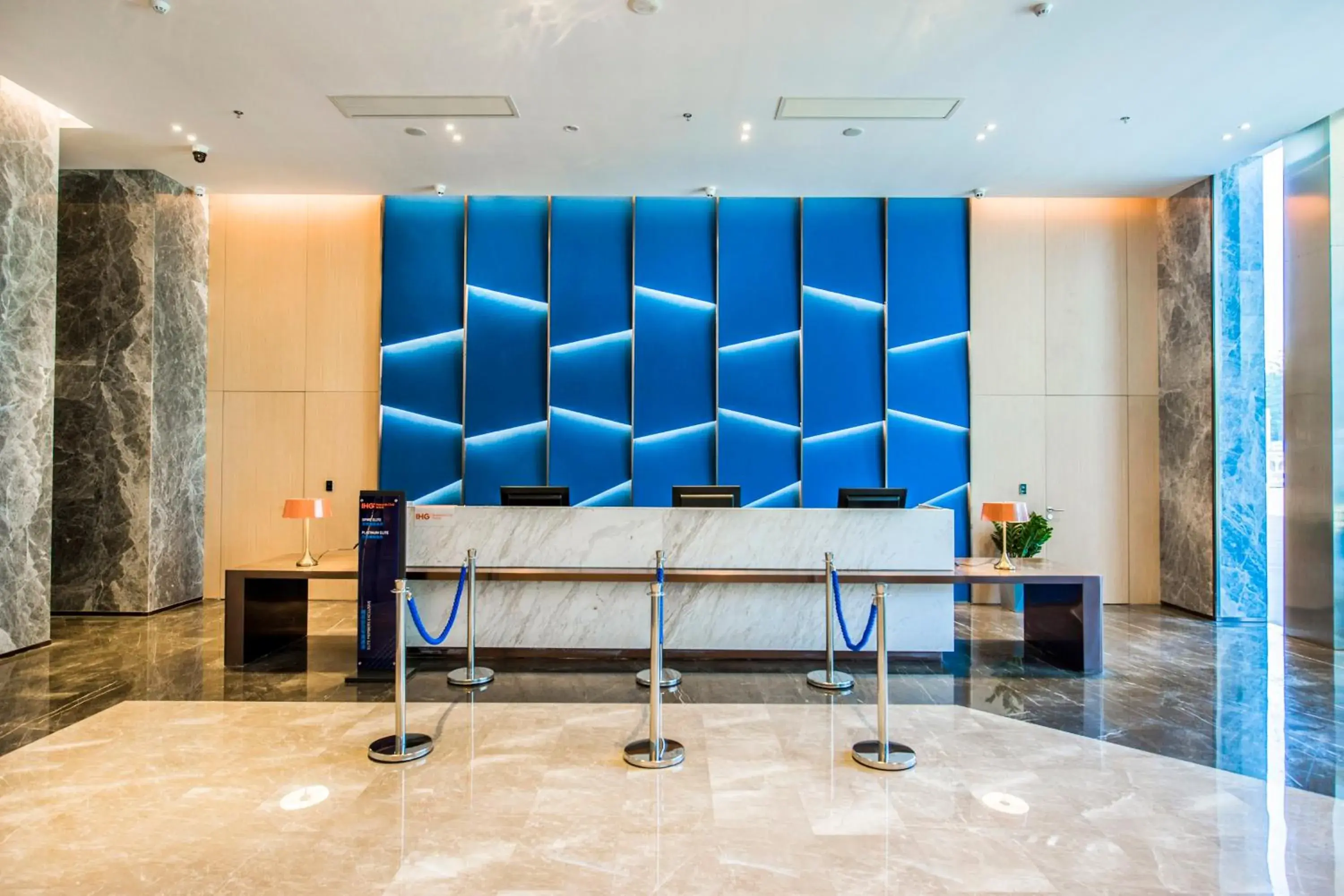 Lobby or reception in Holiday Inn Express Foshan Beijiao, an IHG Hotel