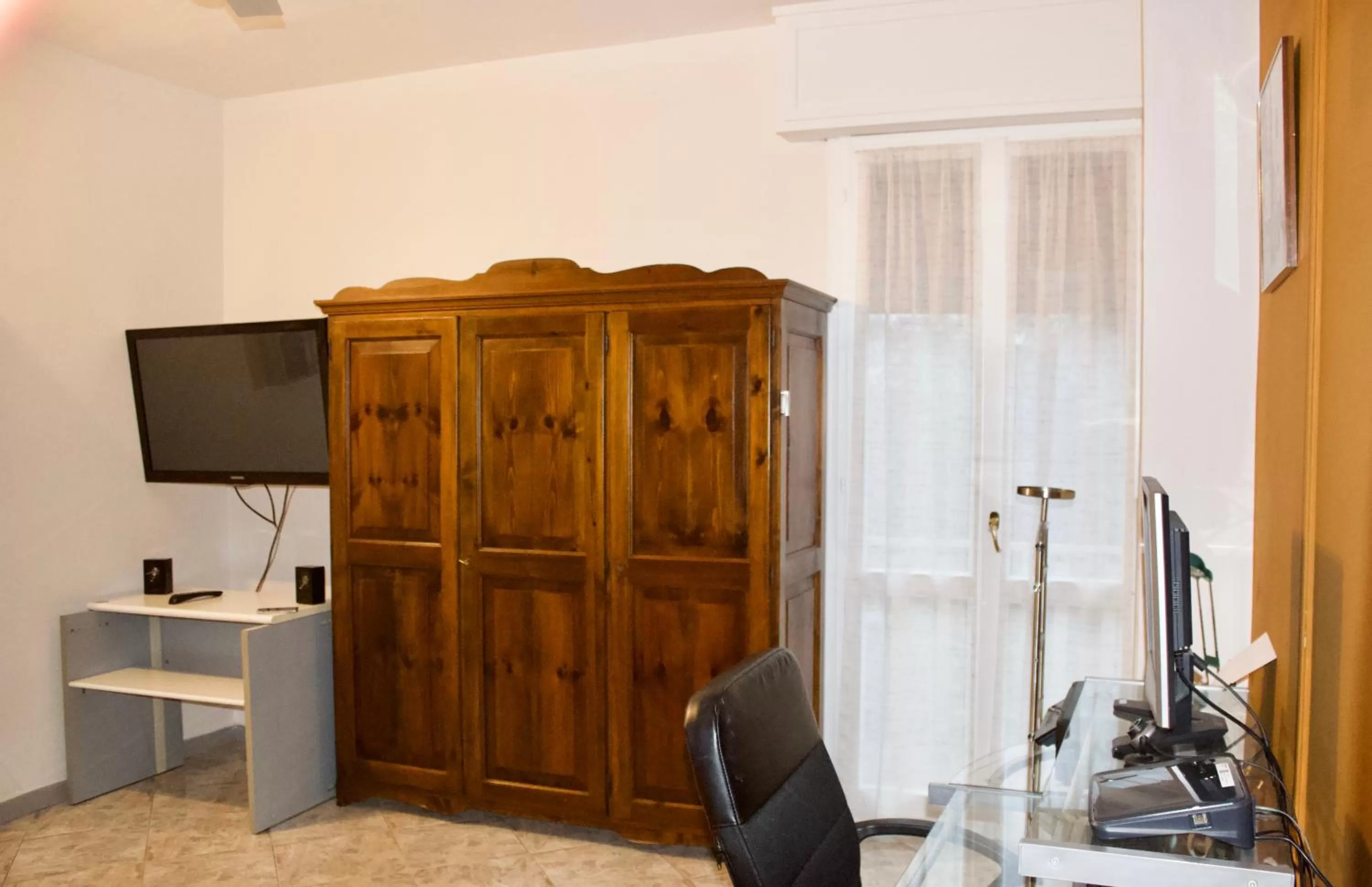 TV and multimedia, TV/Entertainment Center in B&B Daniela