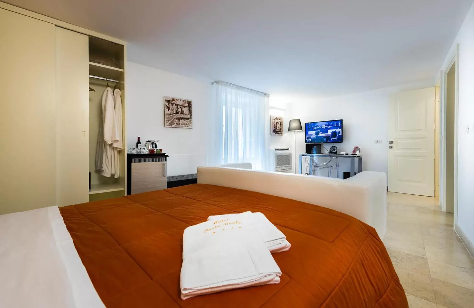 Triple Room in Hotel Porta Reale