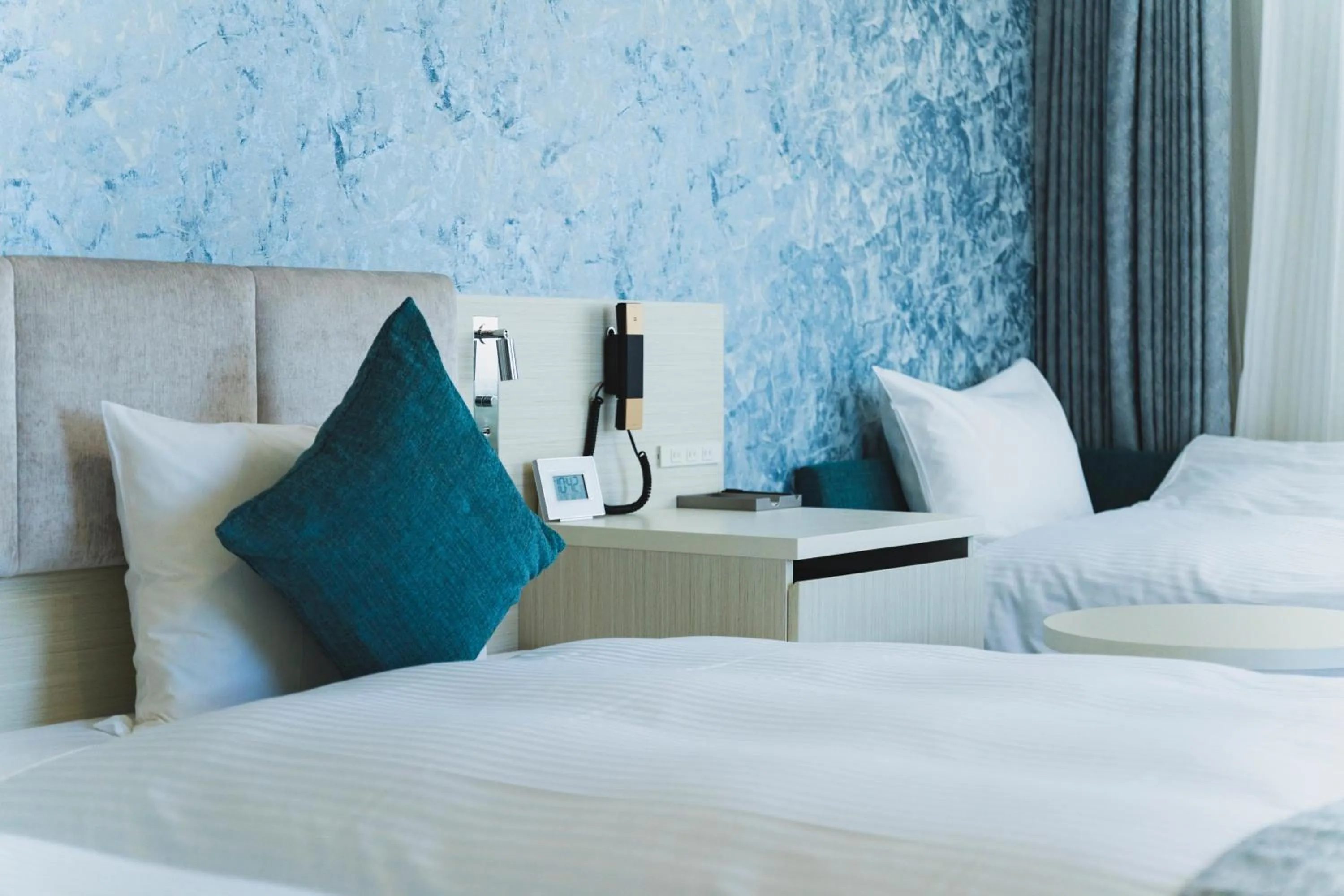 Photo of the whole room, Bed in Rembrandt Style Naha