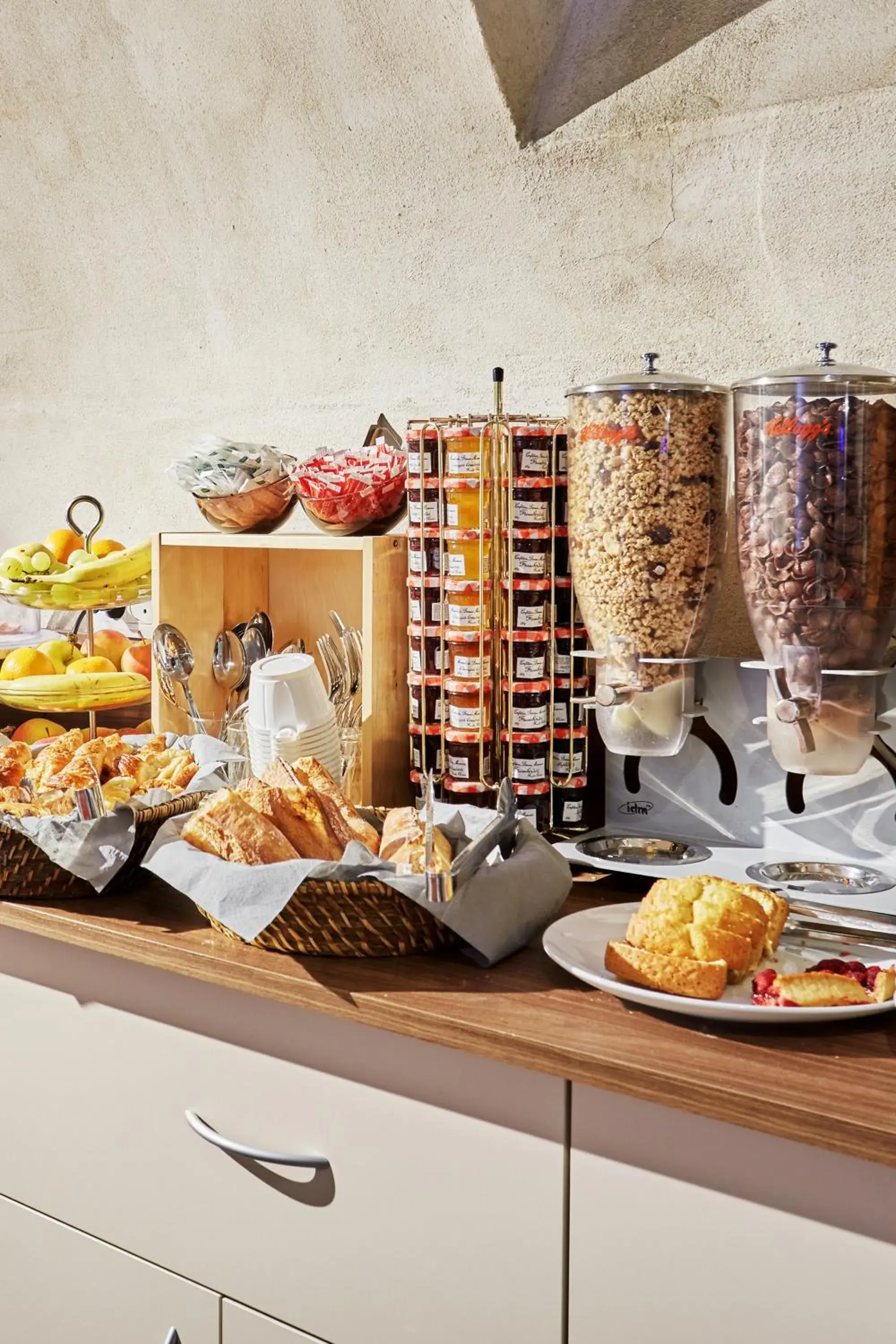 Property building in Hôtel Le Relais Saint Charles Property building in Hôtel Le Relais Saint Charles