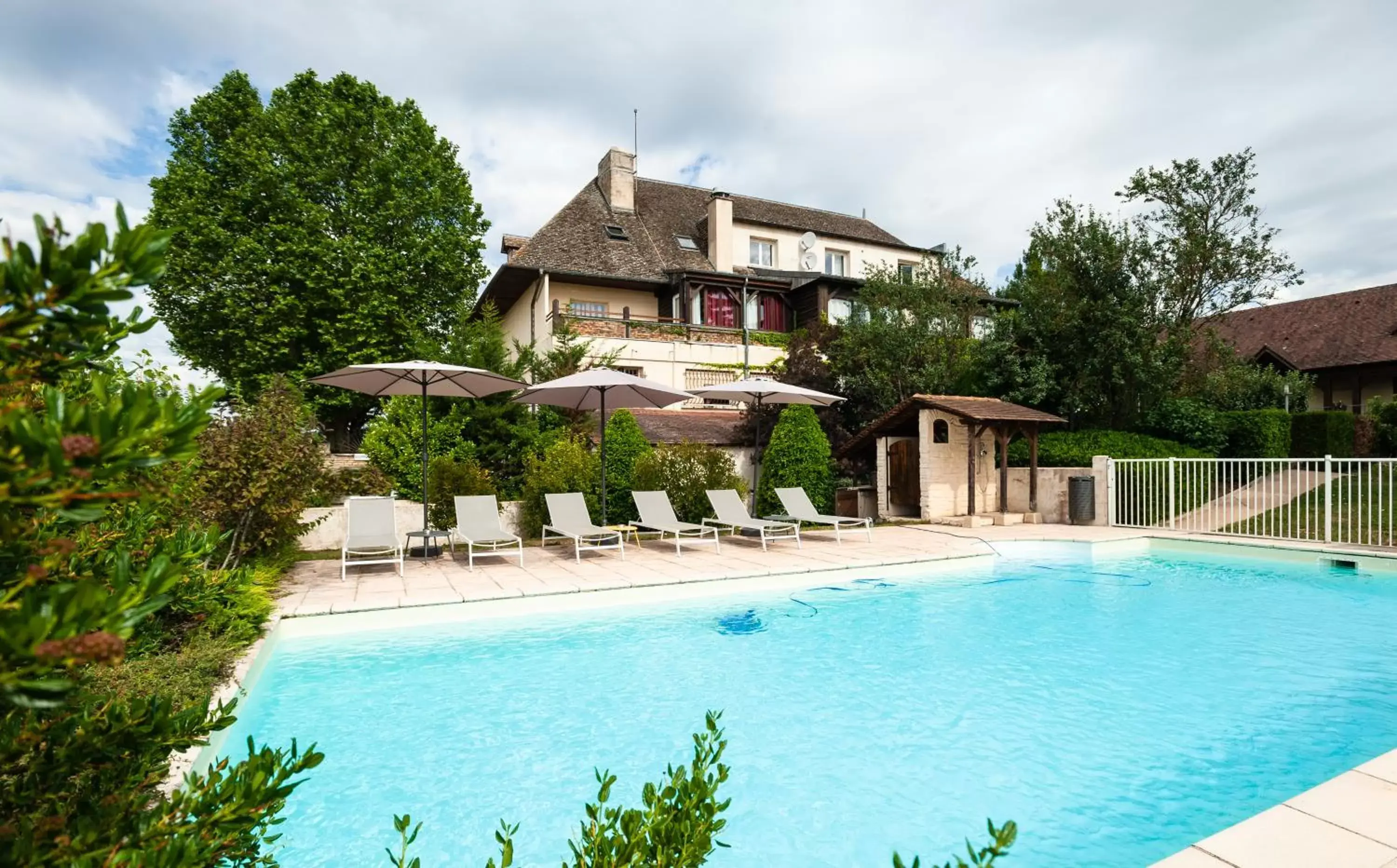 Swimming pool, Property Building in Ermitage De Corton - Les Collectionneurs