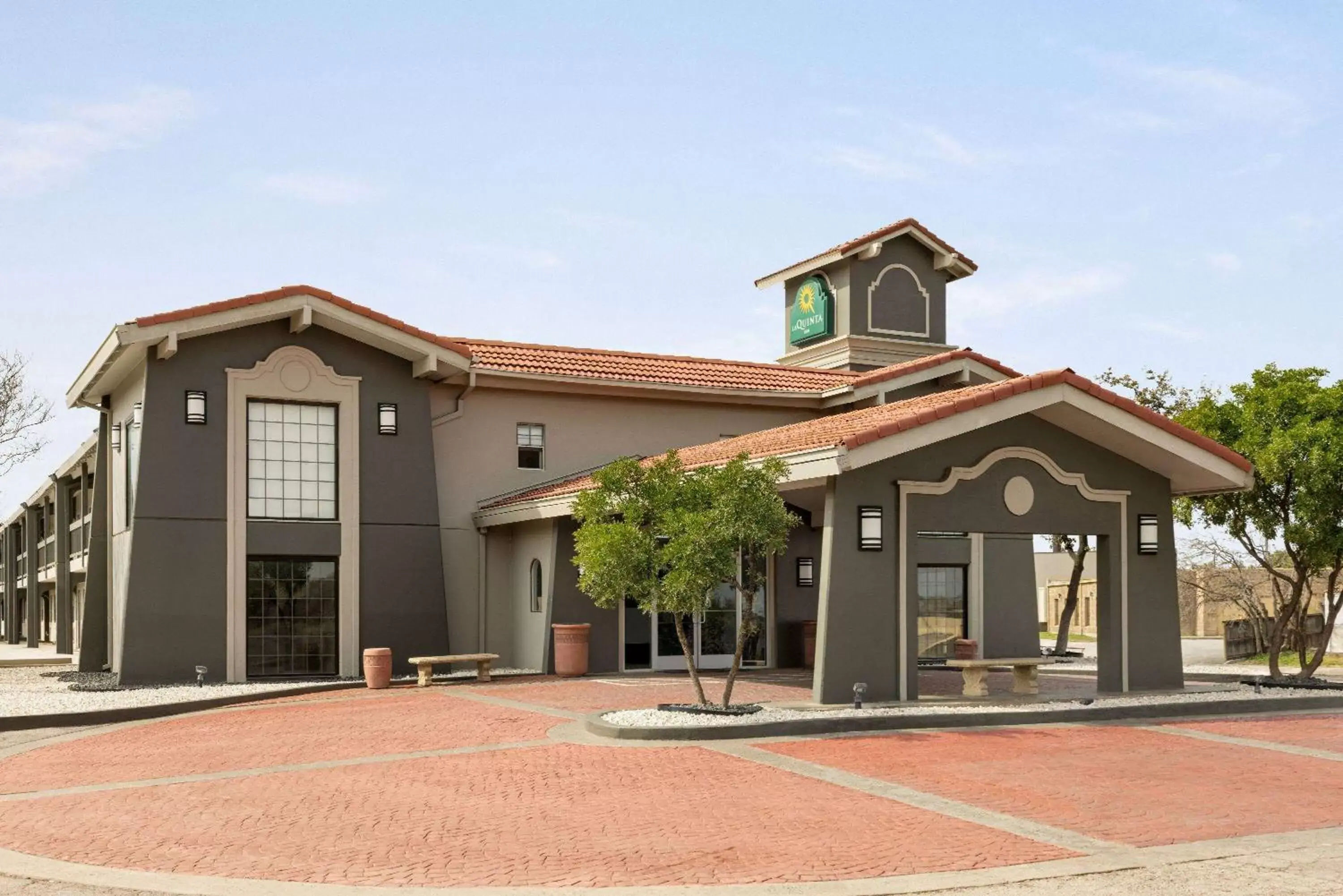 Property Building in La Quinta Inn by Wyndham San Antonio Lackland