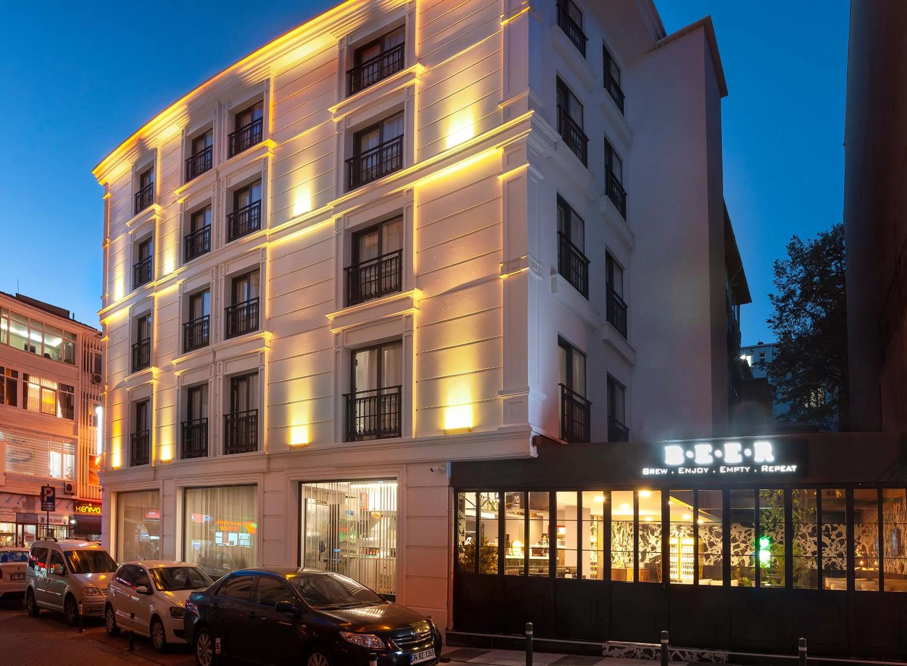 Property building in Hotel Bossuite Business