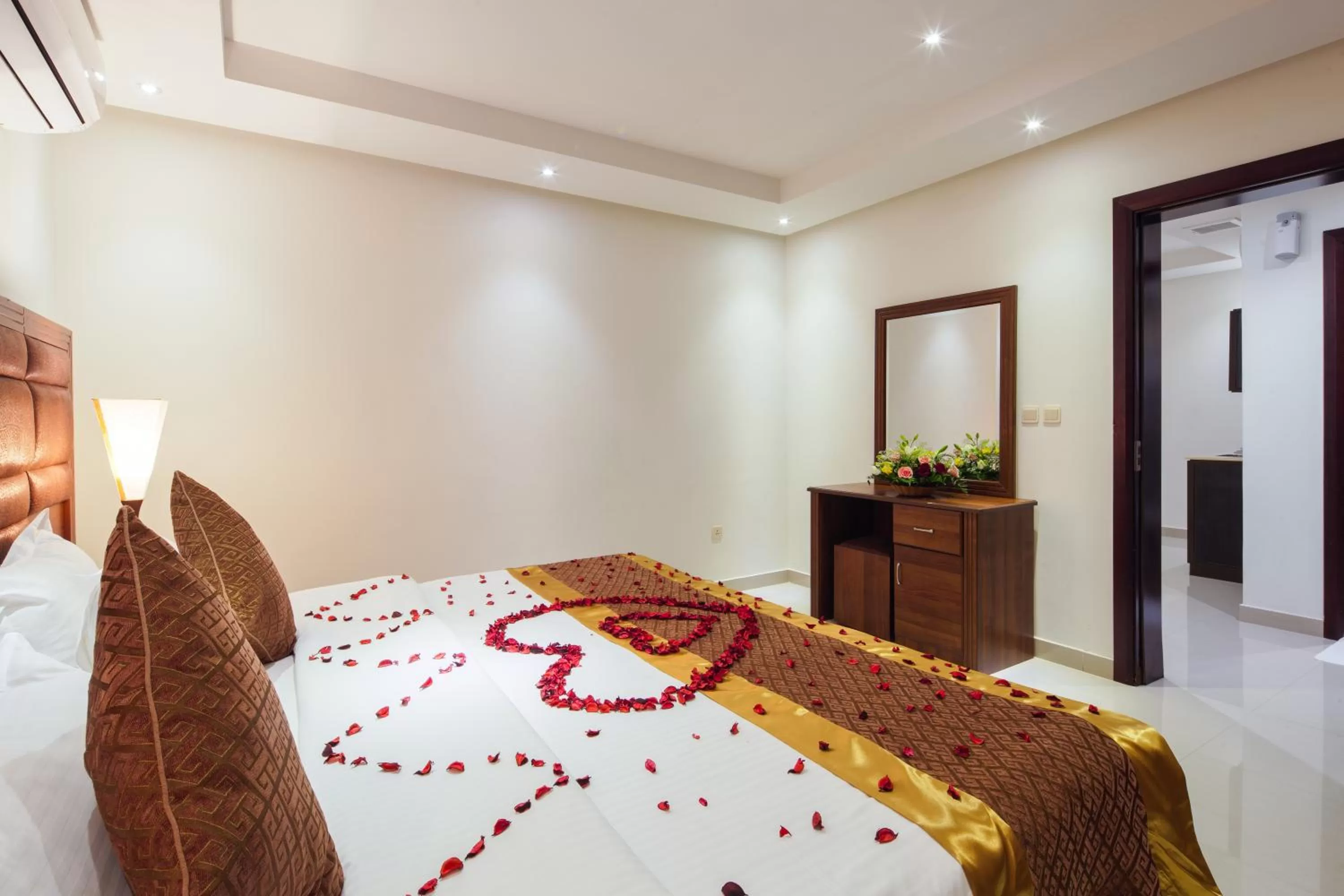 Bedroom, Bed in Burj Alhayah Alfalah