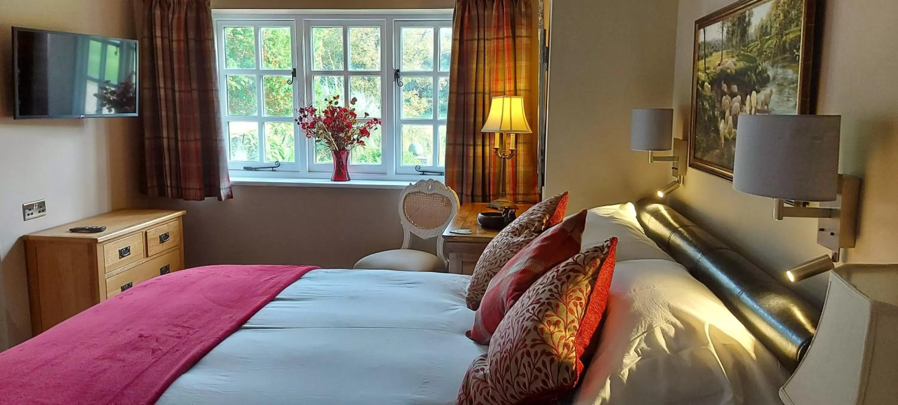 Bedroom, Bed in Glyn Isa Country House luxury self catering accommodation