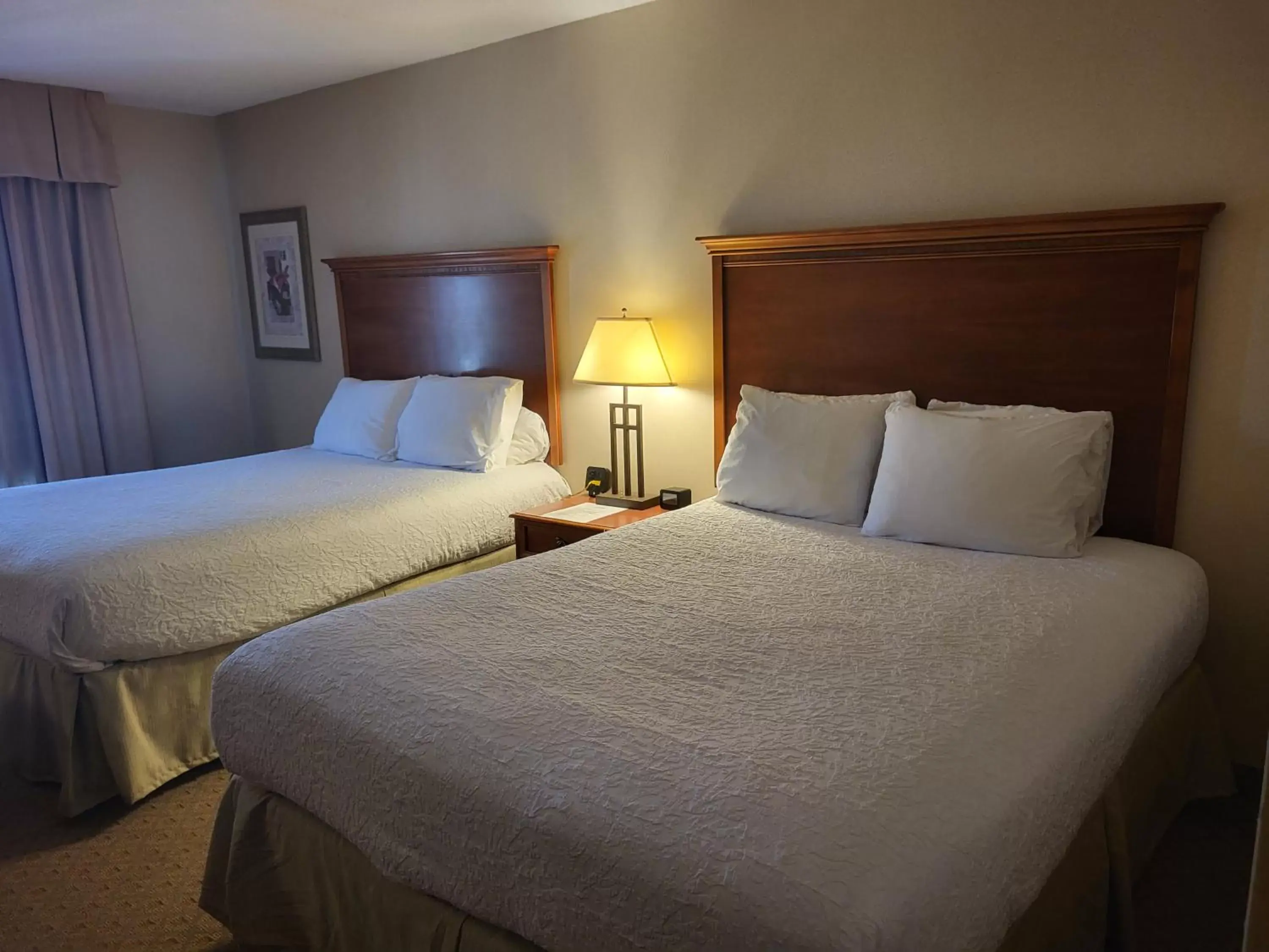 Bed in Kitchener Inn & Suites