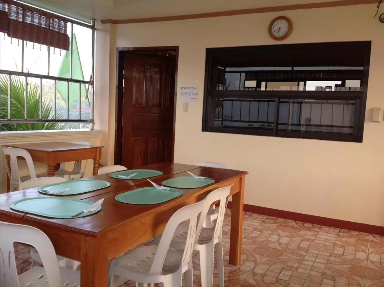 Dining area, Restaurant/Places to Eat in Divine Castle Travelers Inn