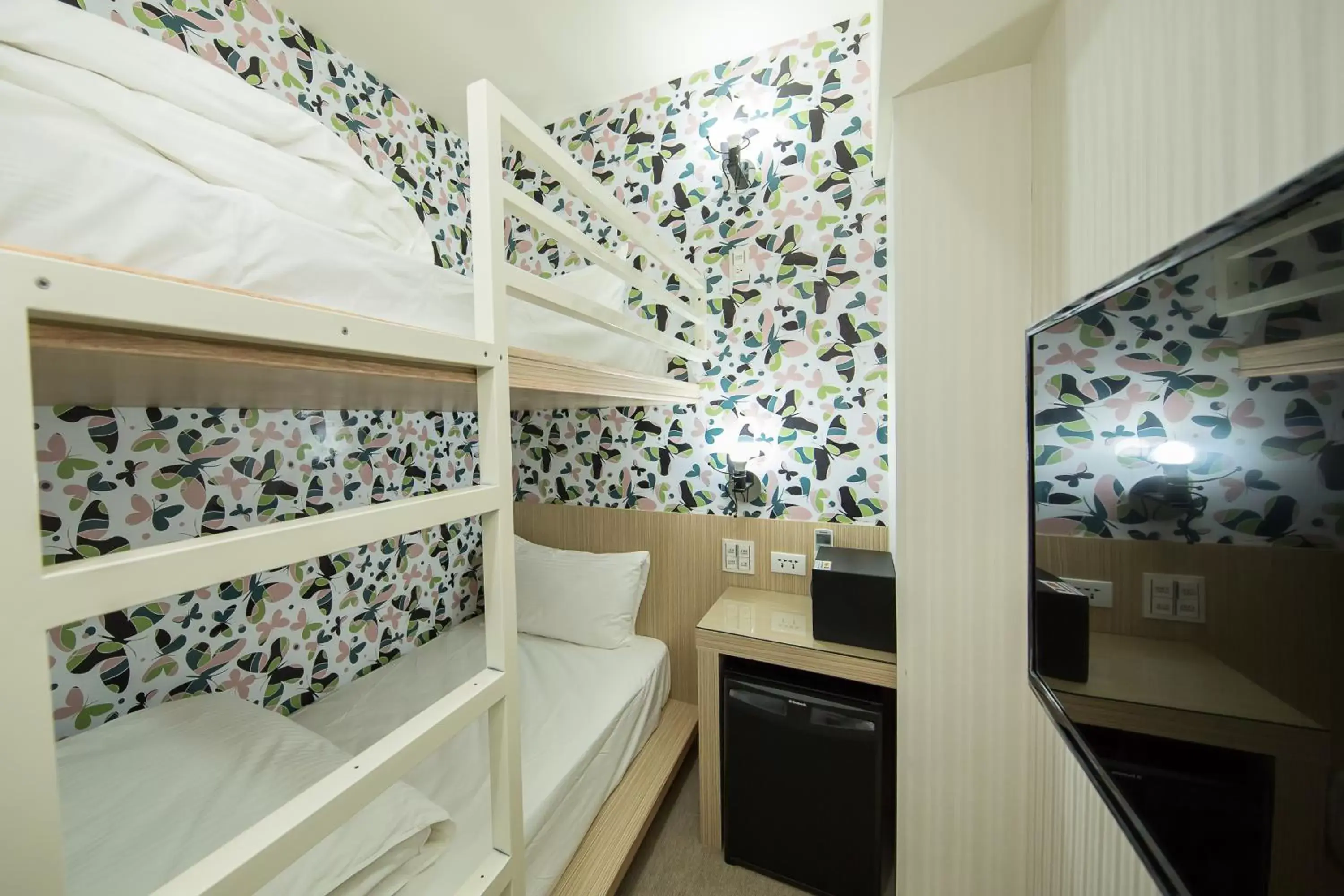 Bedroom, Bunk Bed in Morwing Hotel - Culture Vogue