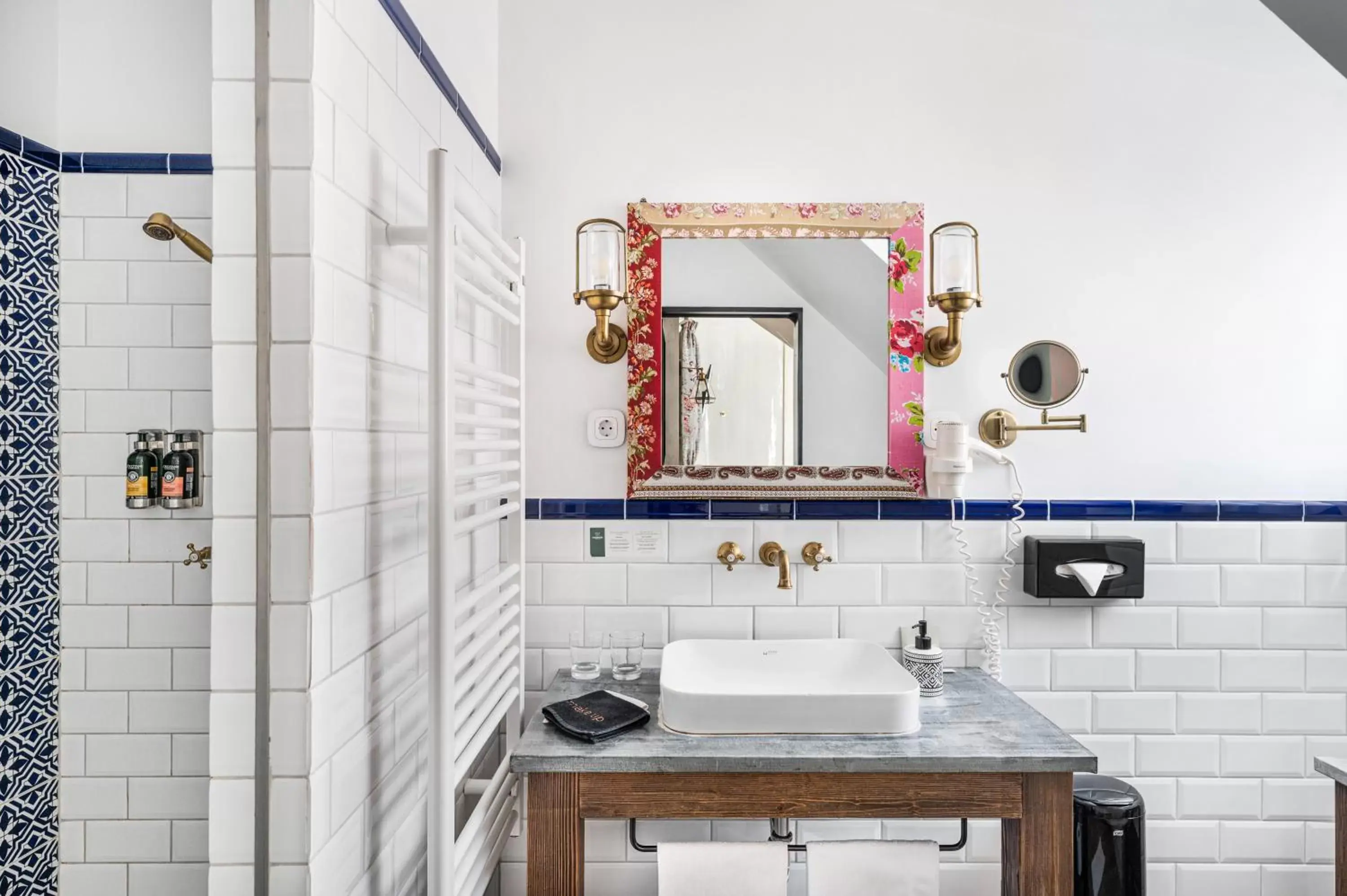 Bathroom in Maison Bistro & Hotel
