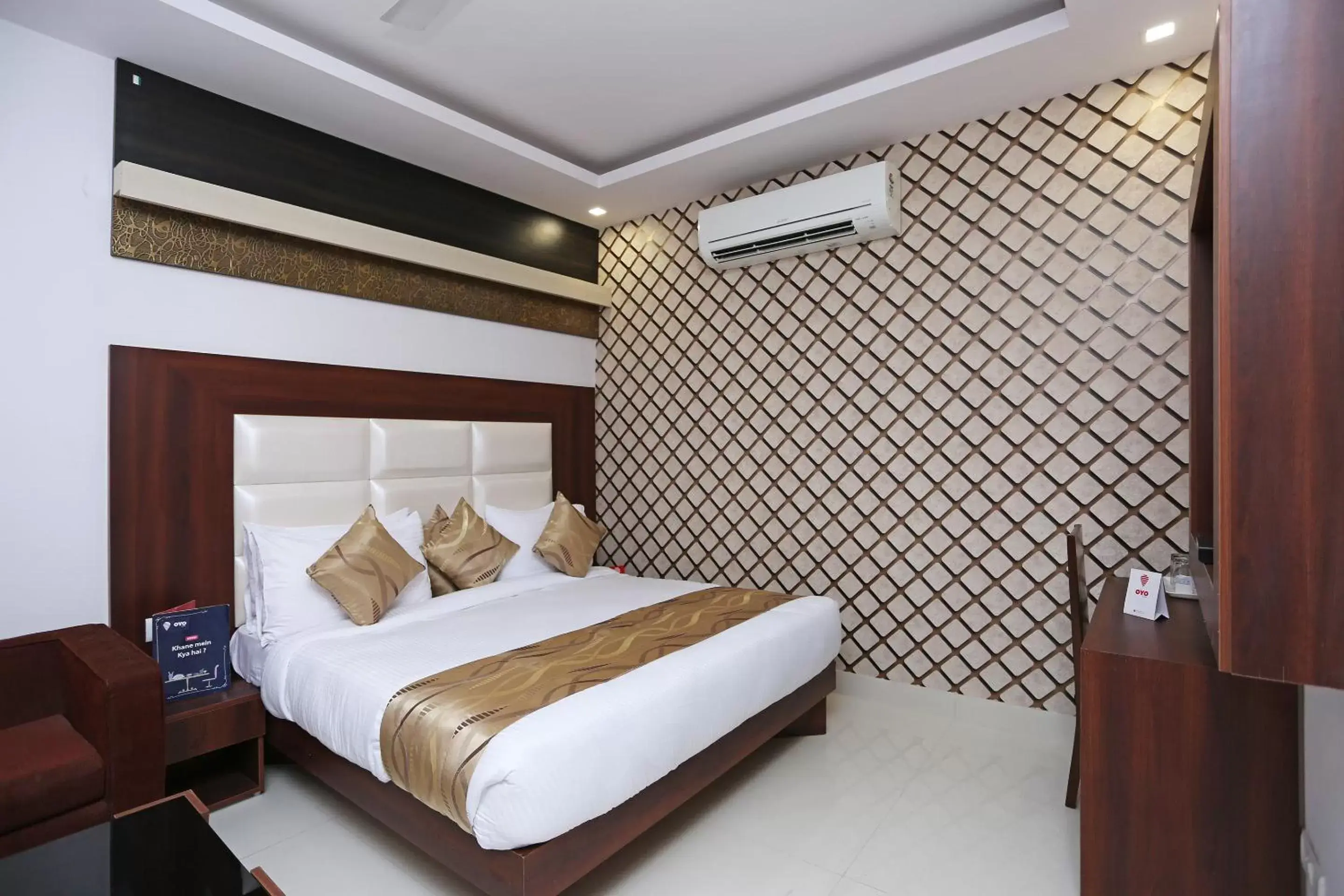 Bed in Hotel Arch - Near Aerocity New Delhi