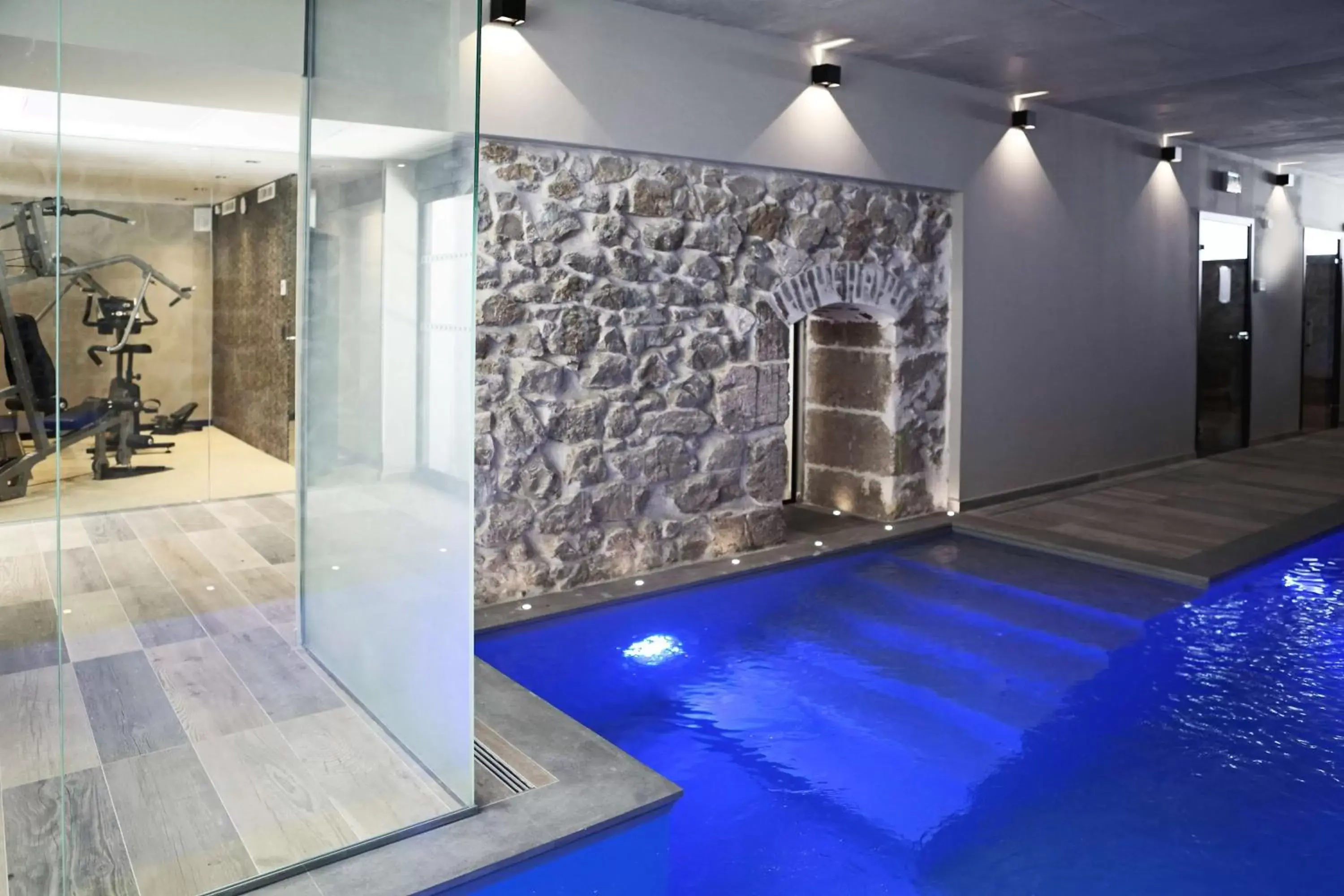 On site, Swimming Pool in Best Western Plus Hôtel La Joliette