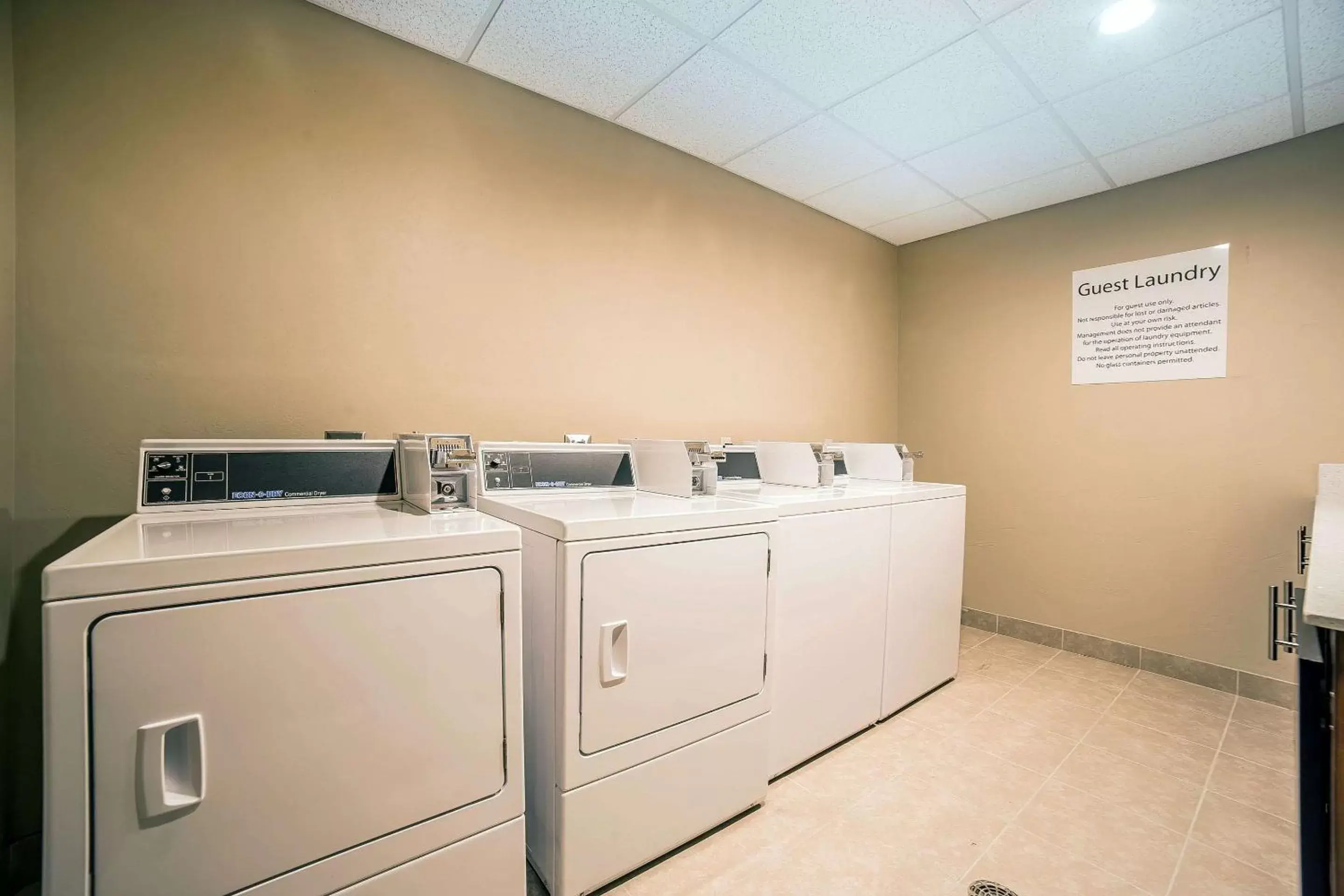 On site, Kitchen/Kitchenette in Comfort Inn & Suites Vernal - National Monument Area