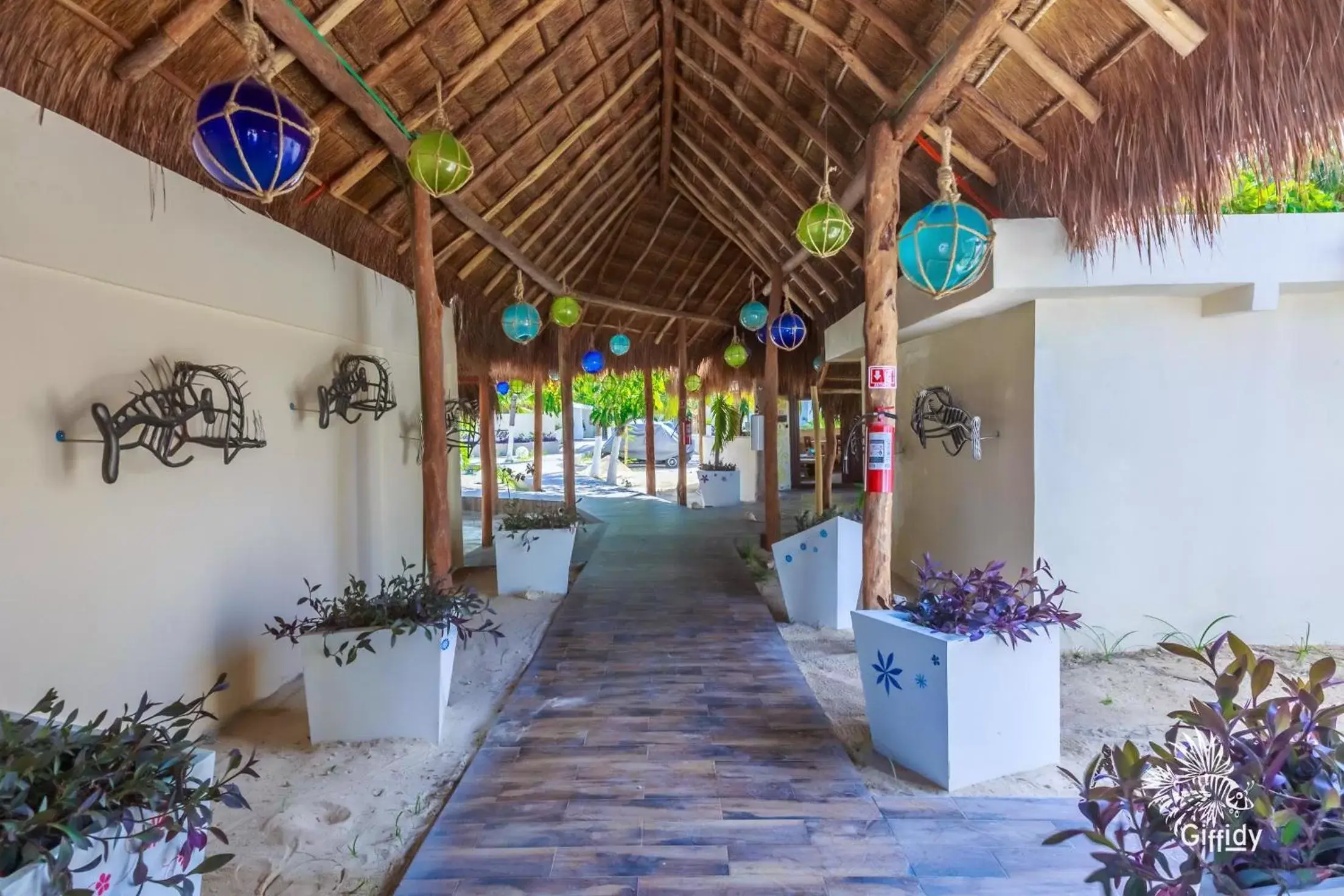 Facade/entrance in Hotel Paradise Suites