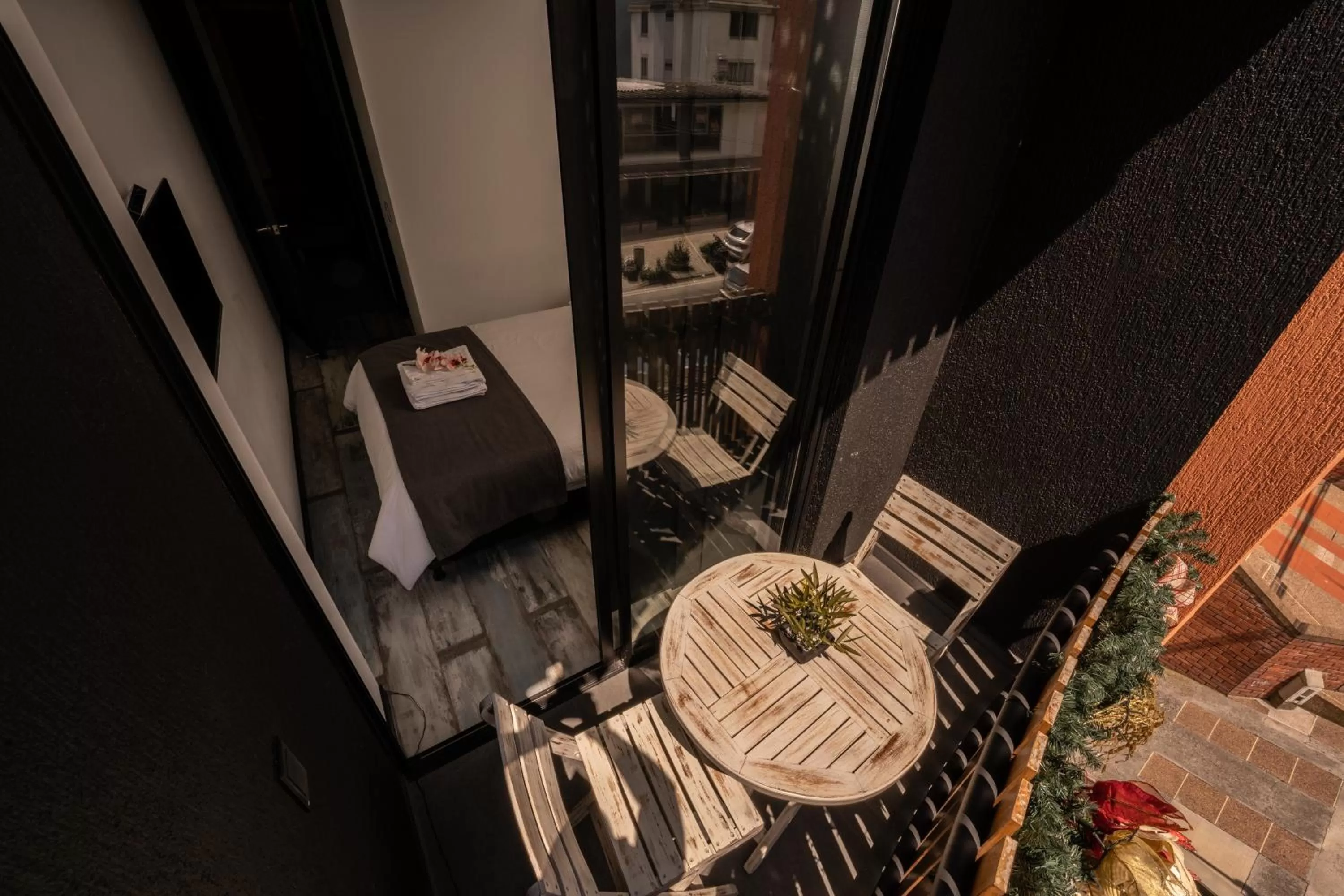 Photo of the whole room in The Coffee Club Apartahotel