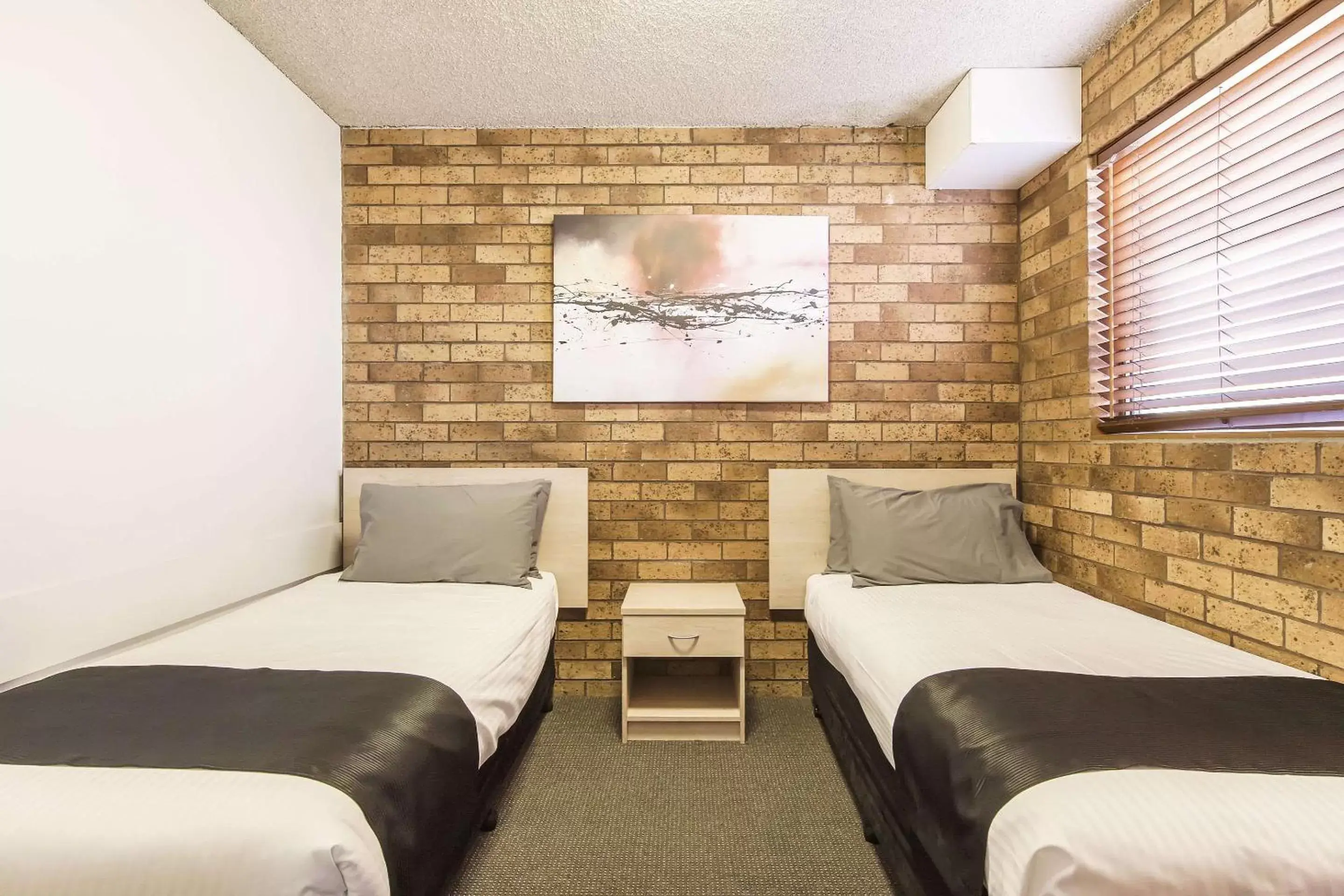 Photo of the whole room, Bed in Comfort Inn Dubbo City