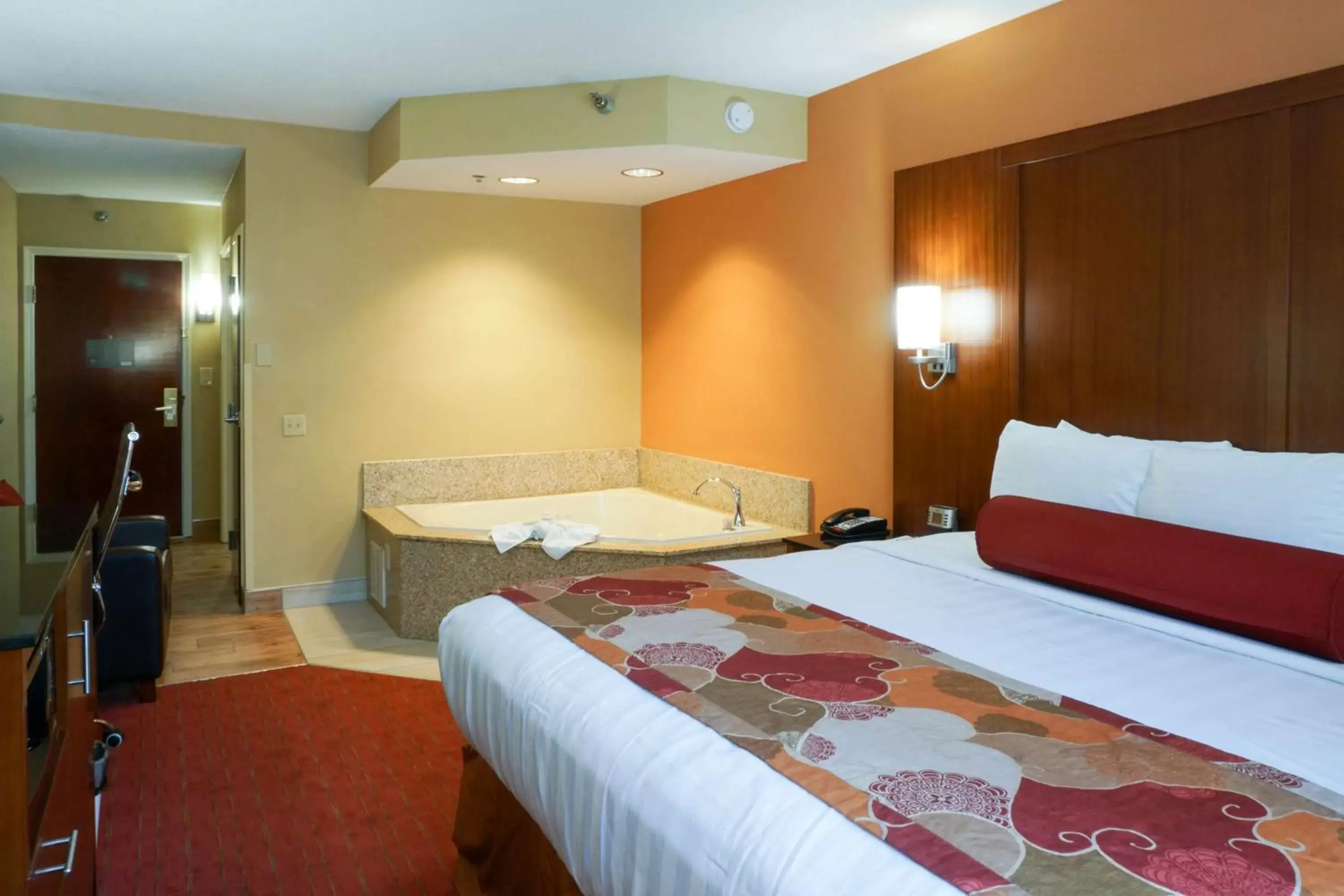 Photo of the whole room, Bed in Best Western Plus Georgetown Corporate Center Hotel