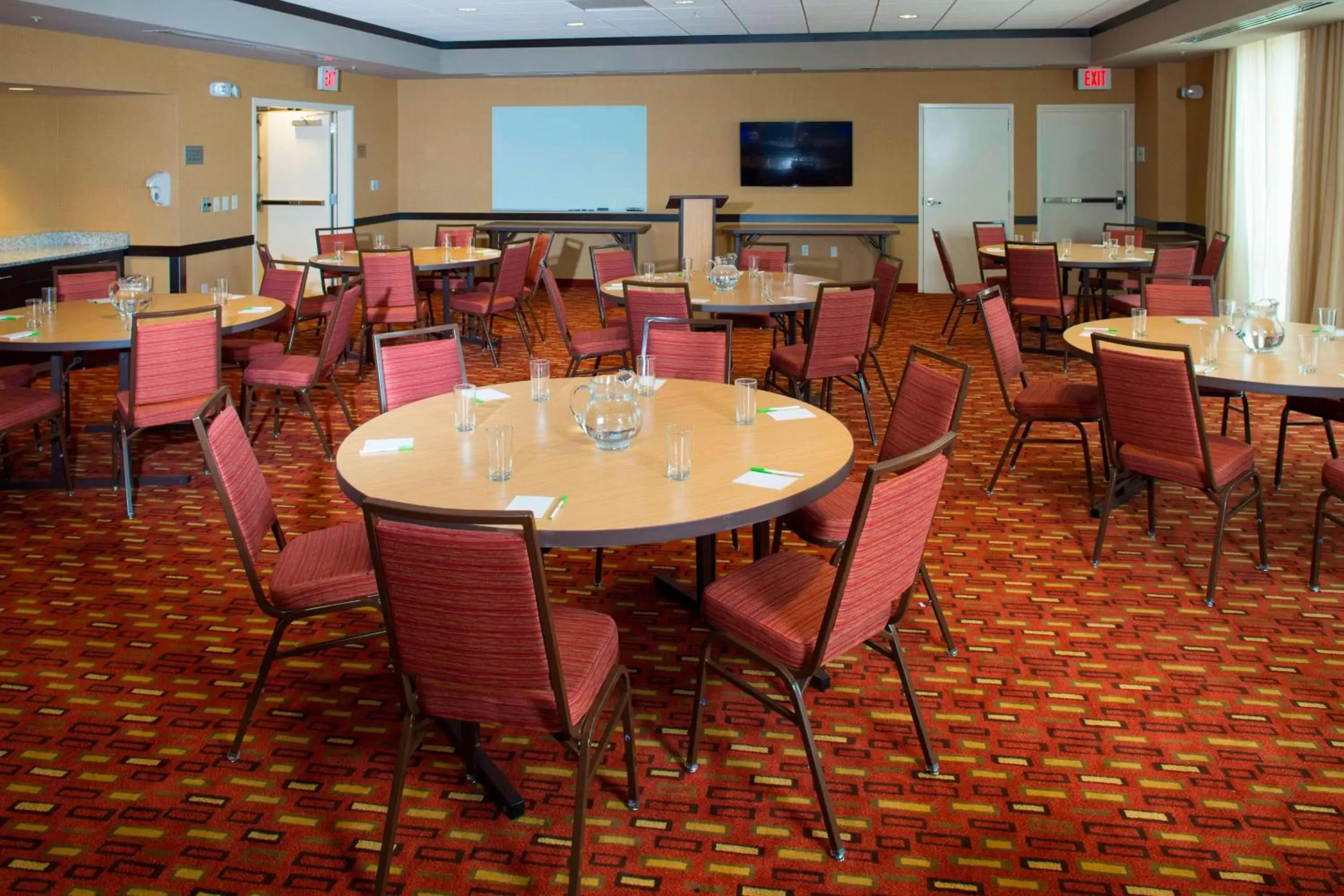 Meeting/conference room, Restaurant/Places to Eat in Courtyard by Marriott Dallas Midlothian at Midlothian Conference Center