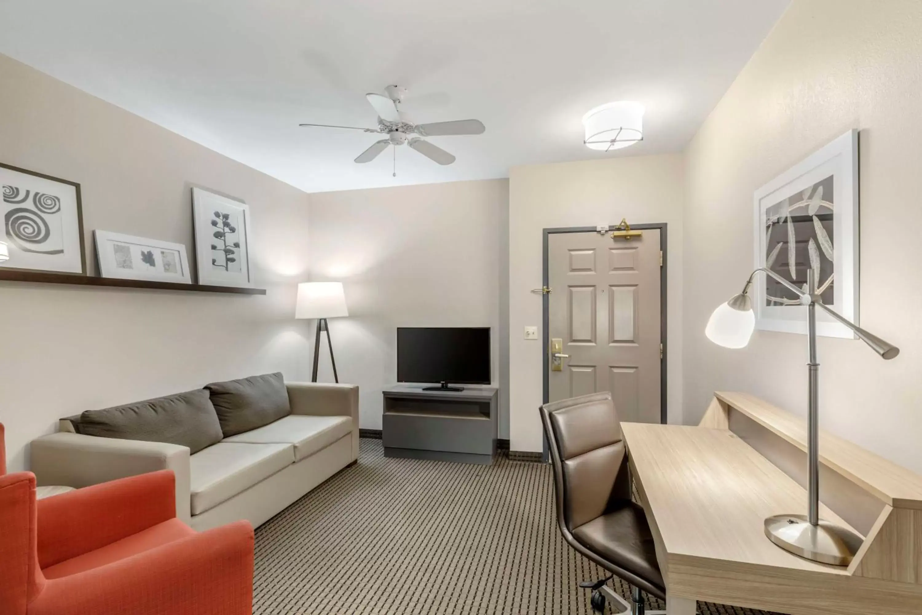 Bedroom, Seating Area in Country Inn & Suites by Radisson, Elk Grove Village/Itasca