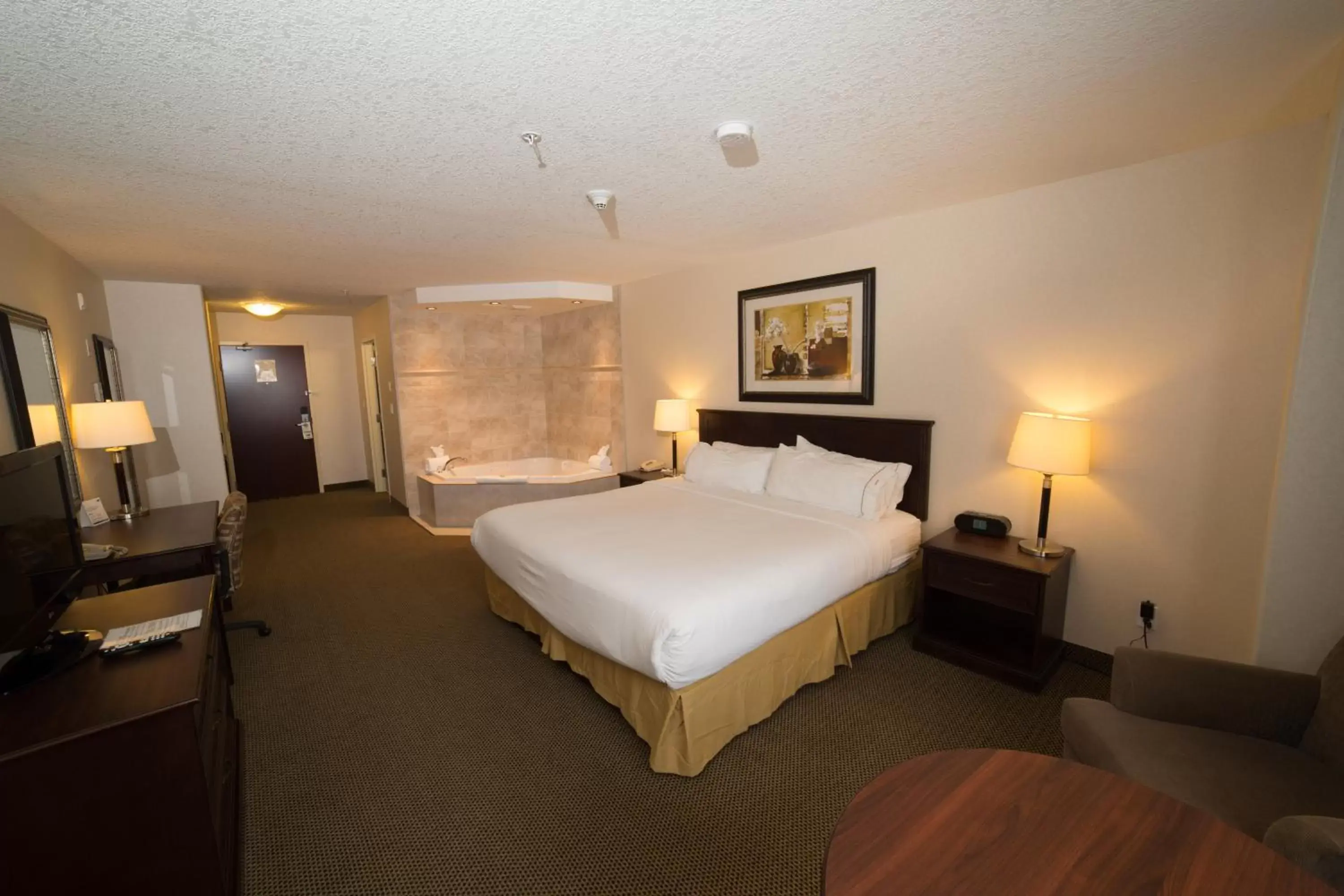 Bedroom, Bed in Holiday Inn Express & Suites Whitecourt, an IHG Hotel