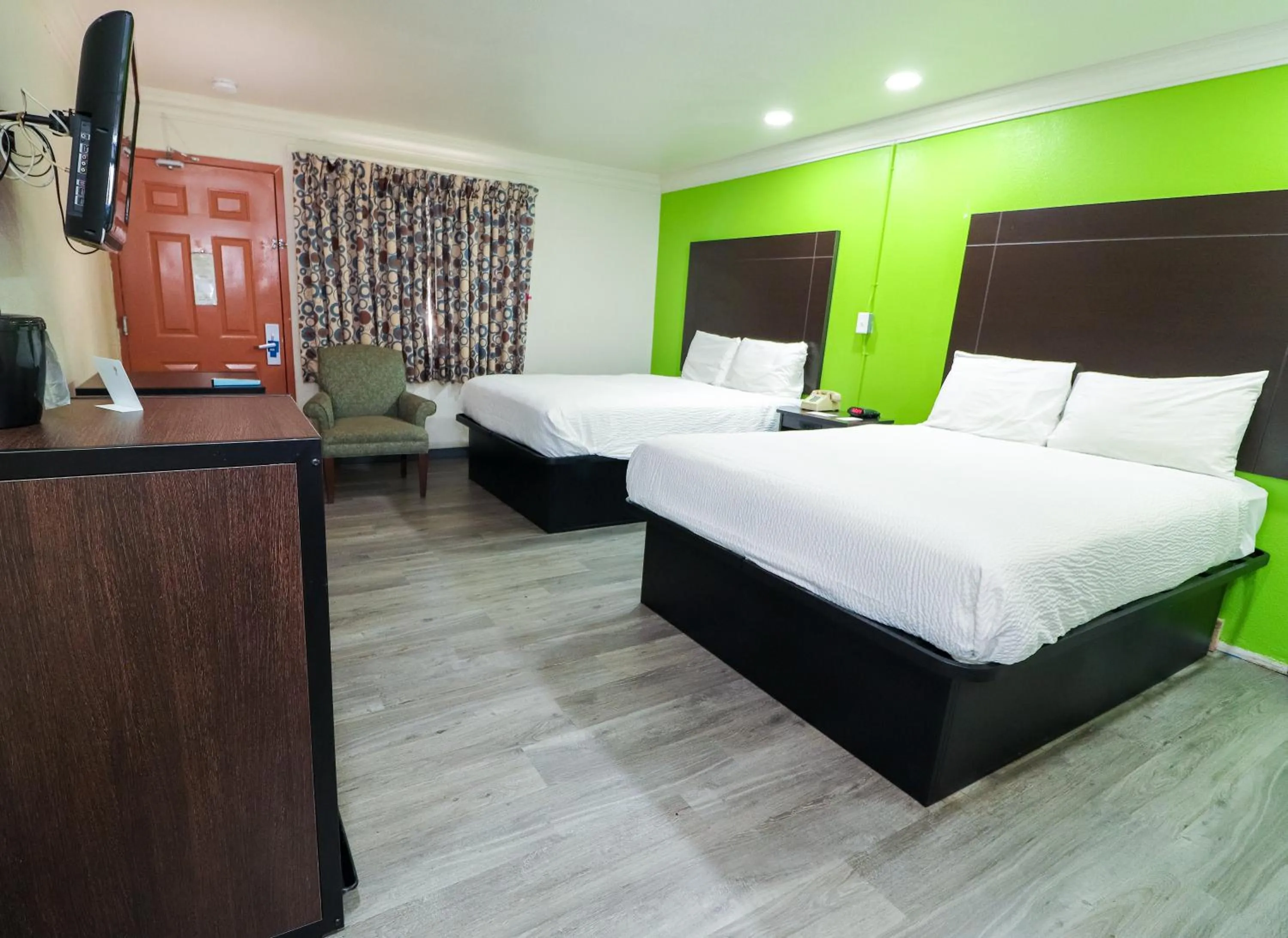 Bedroom, Bed in Rodeway Inn San Antonio Lackland AFB - SeaWorld