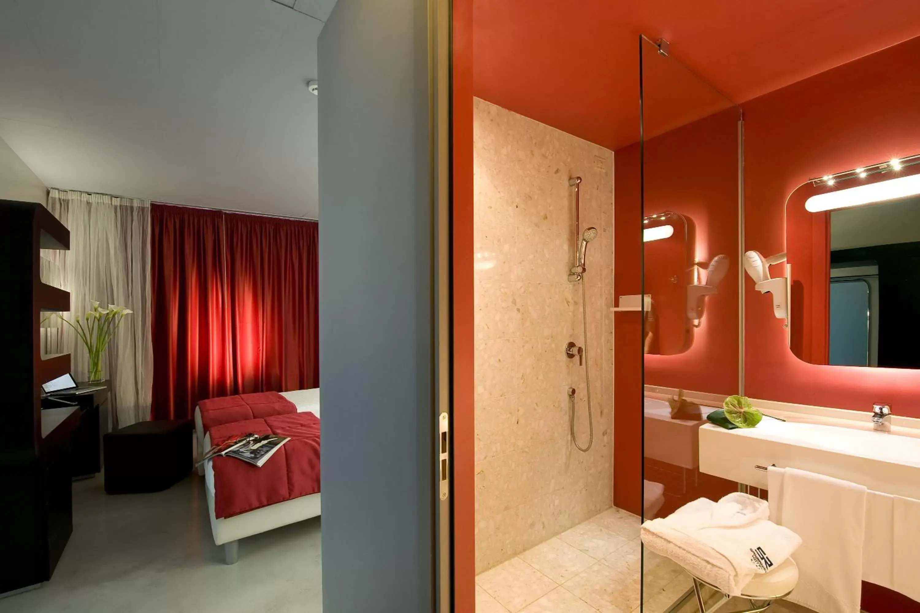 Bed, Bathroom in San Ranieri Hotel