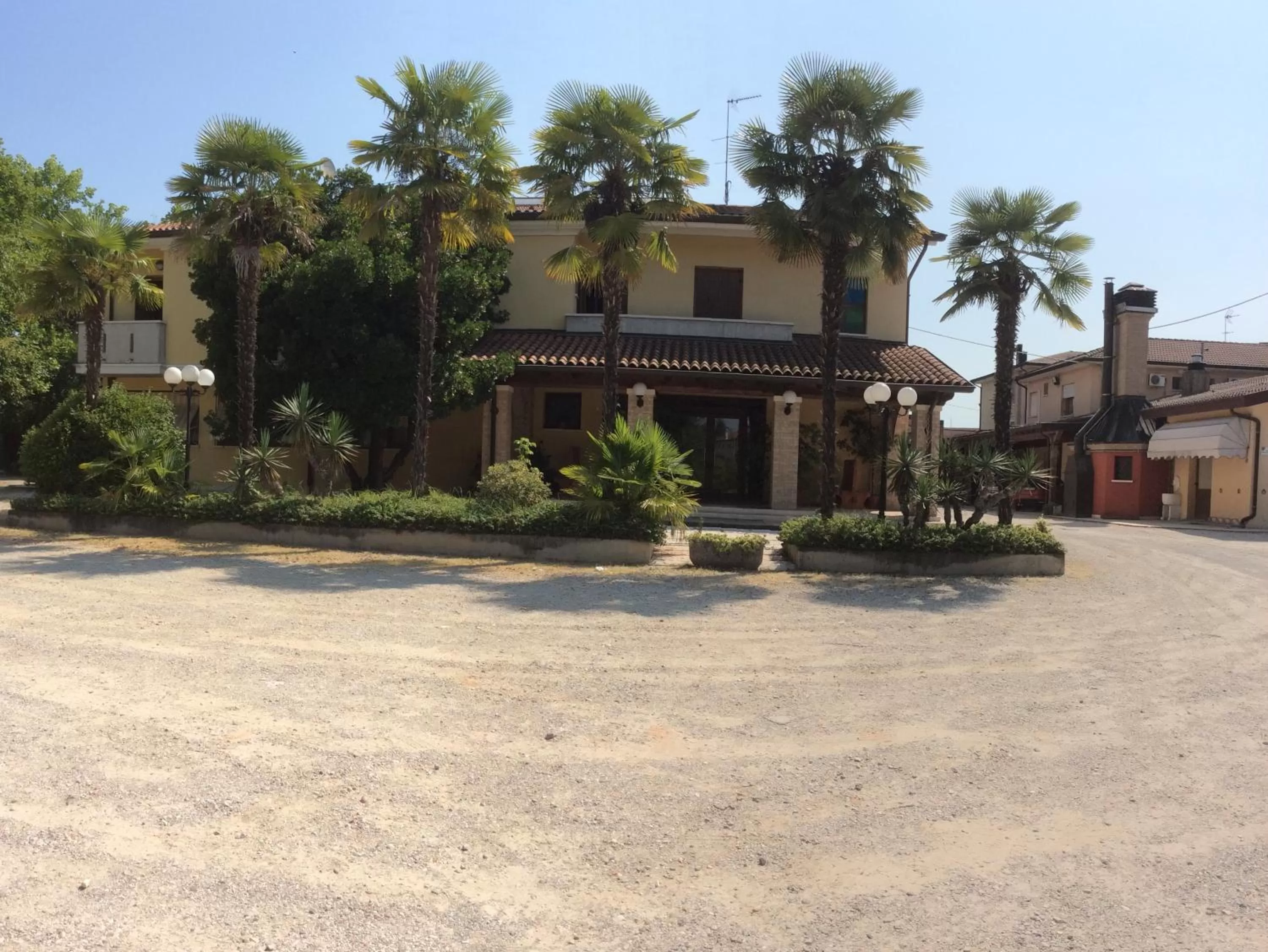 Facade/entrance in Hotel Pizzeria Ristorante "Al Leone"