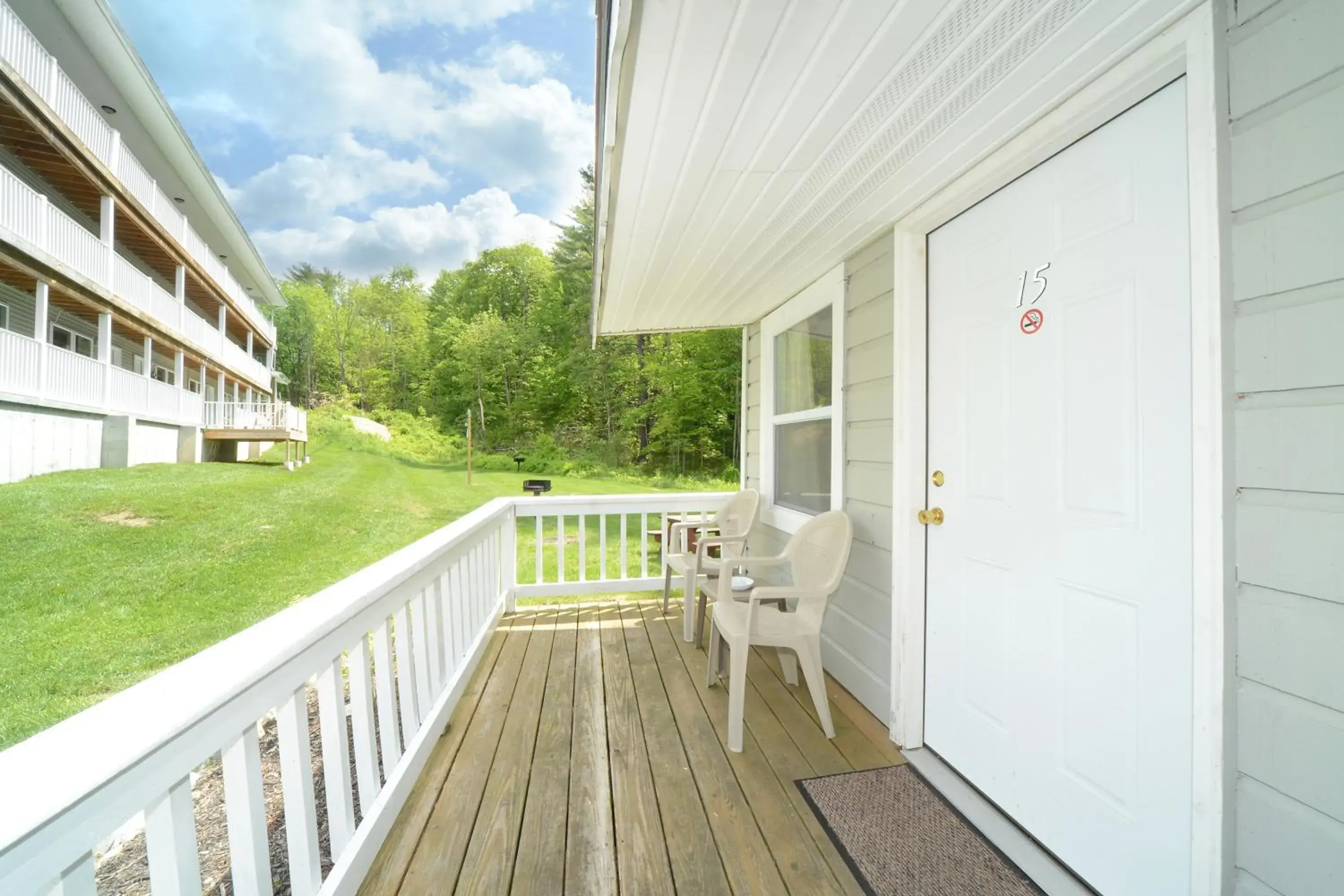 BBQ facilities, Balcony/Terrace in Studio Motel of Lake George