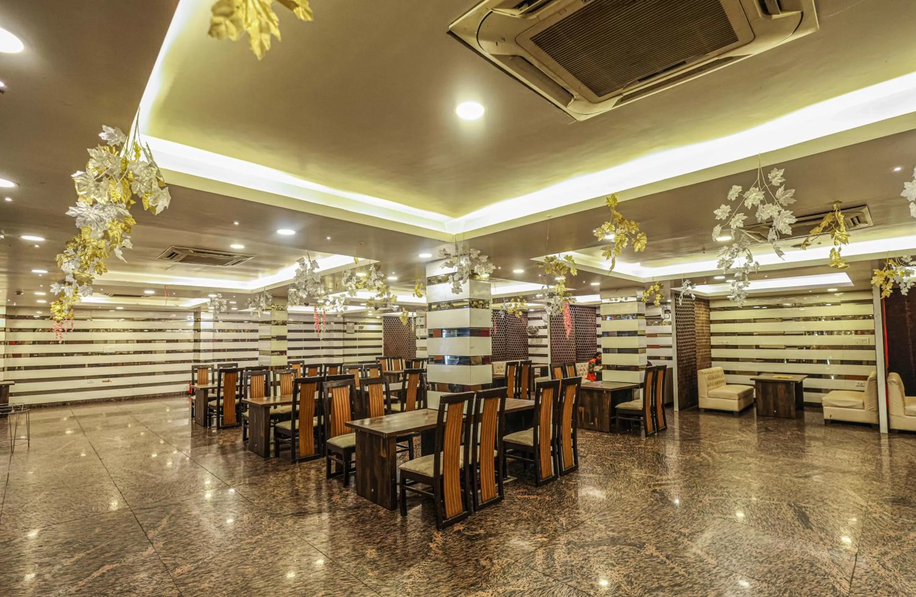 Restaurant/Places to Eat in Hotel The Leaf - Gomti Nagar Lucknow
