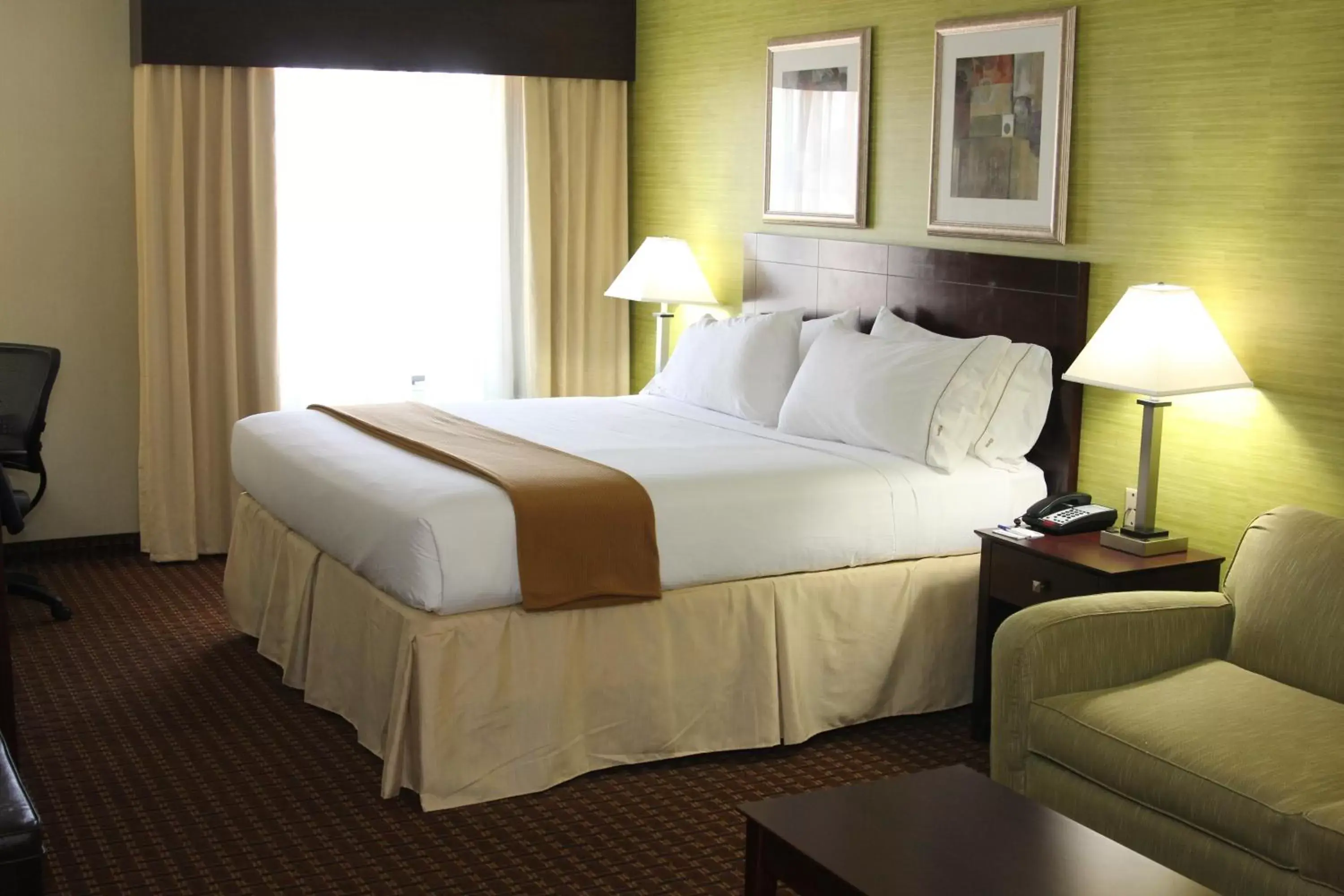 Bedroom, Bed in Holiday Inn Express Hotel & Suites Indianapolis W - Airport Area, an IHG Hotel