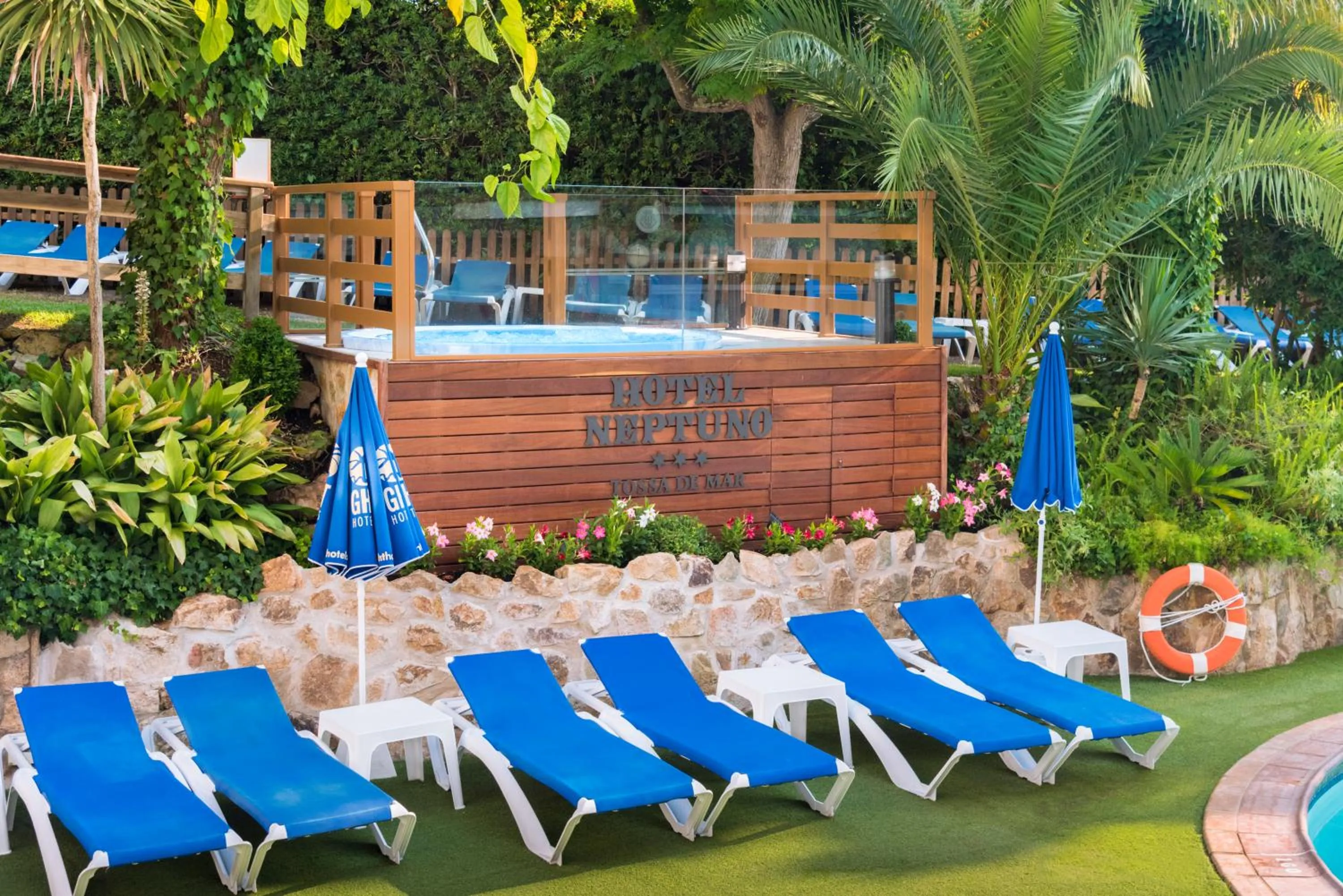 Swimming pool in Hotel GHT Neptuno-Tossa & Venus SPA