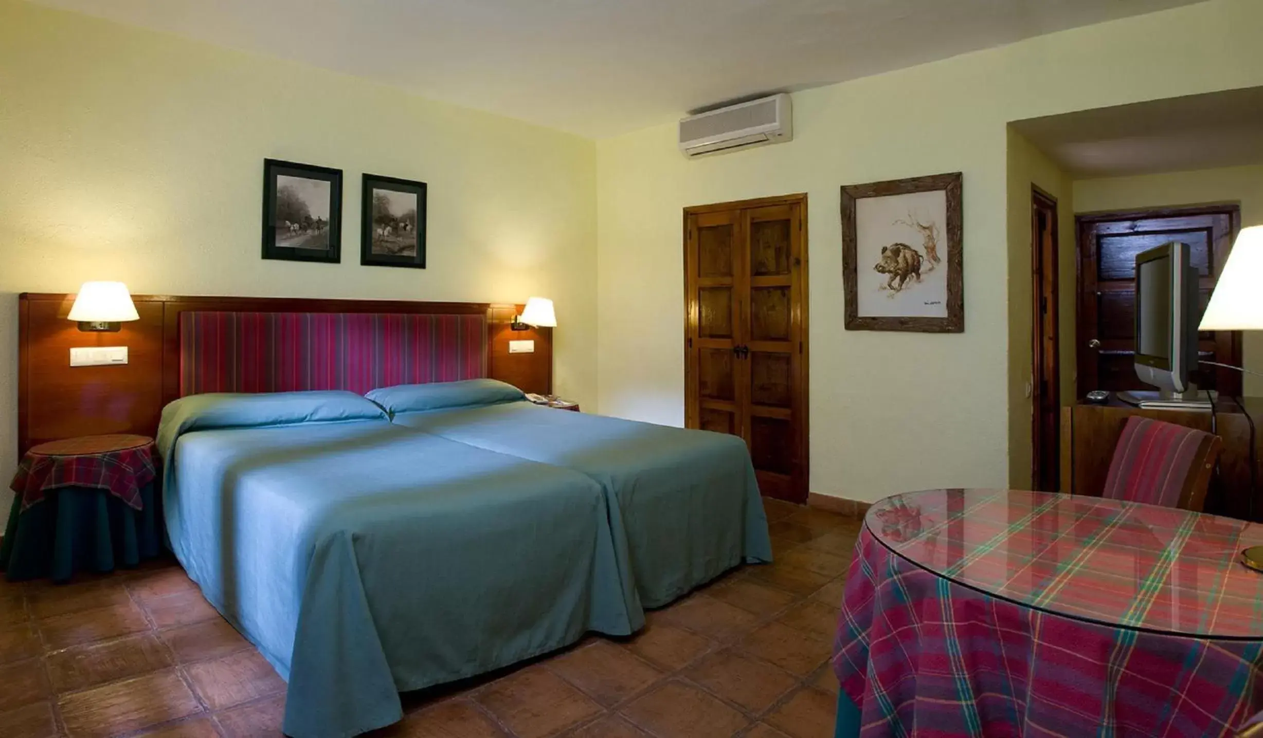 Photo of the whole room, Bed in Hotel la Perdiz