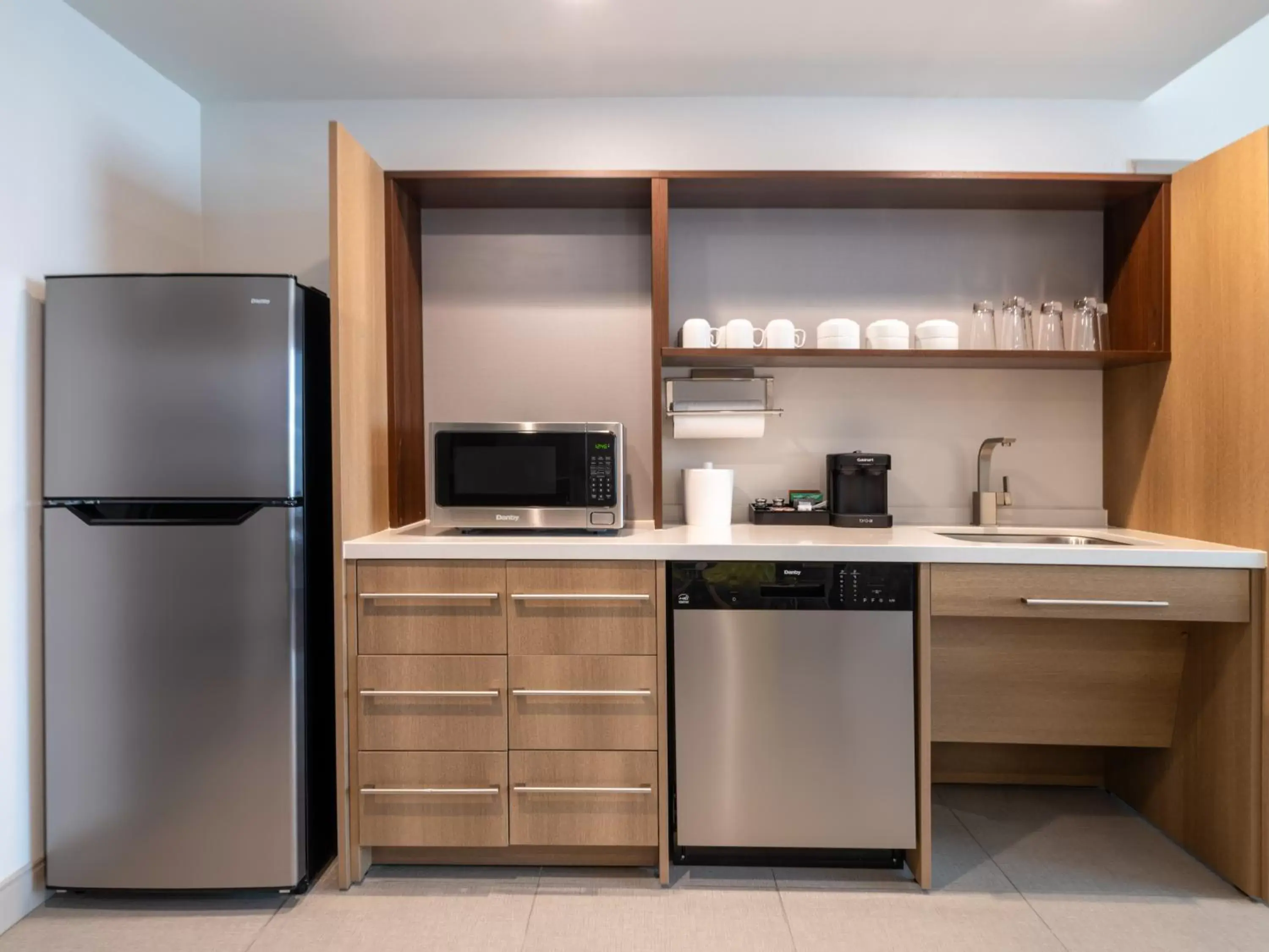 Kitchen/Kitchenette in Home2 Suites By Hilton Santa Rosa Beach