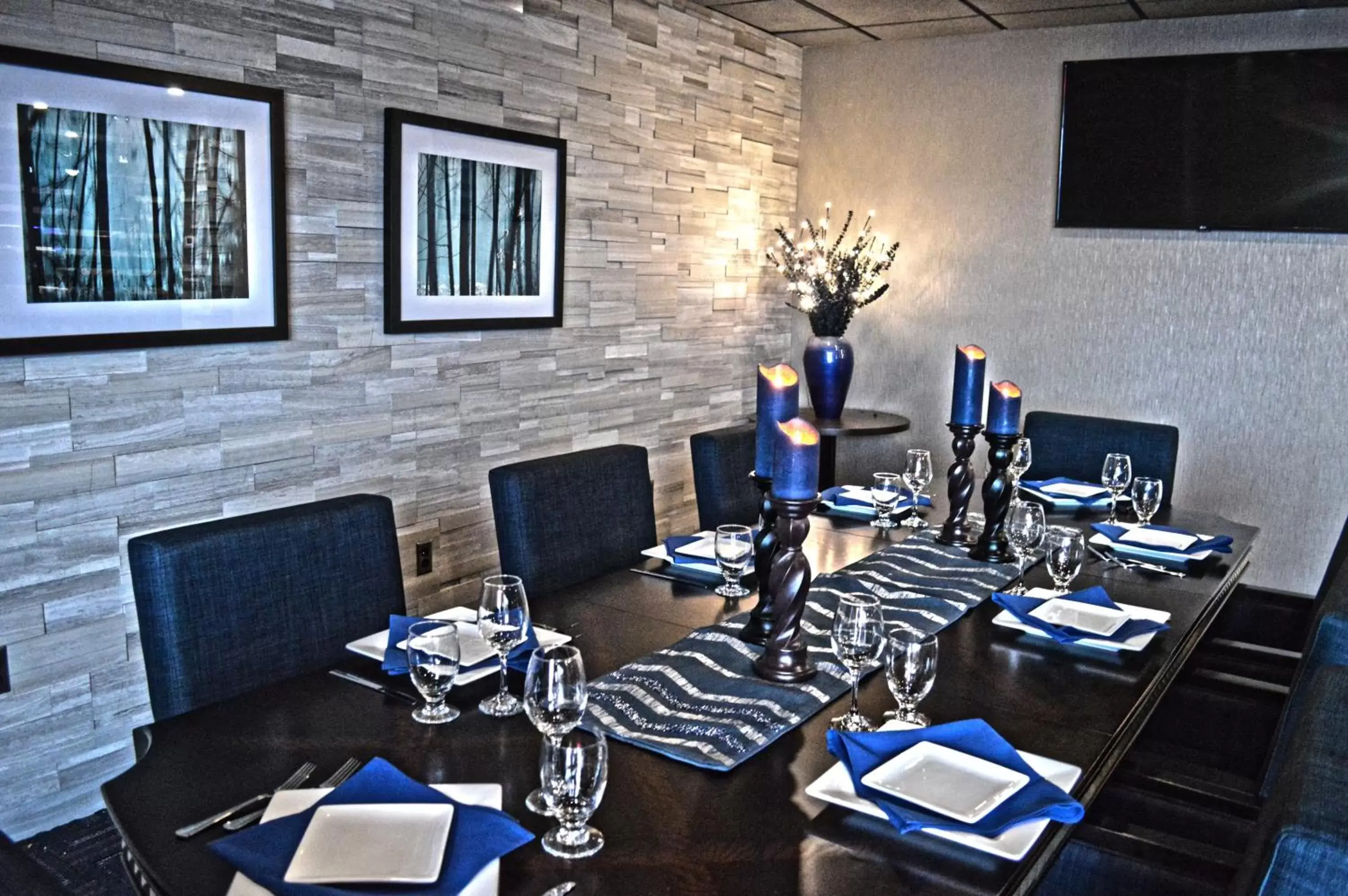 Meeting/conference room, Restaurant/Places to Eat in Holiday Inn & Suites Syracuse Airport - Liverpool, an IHG Hotel