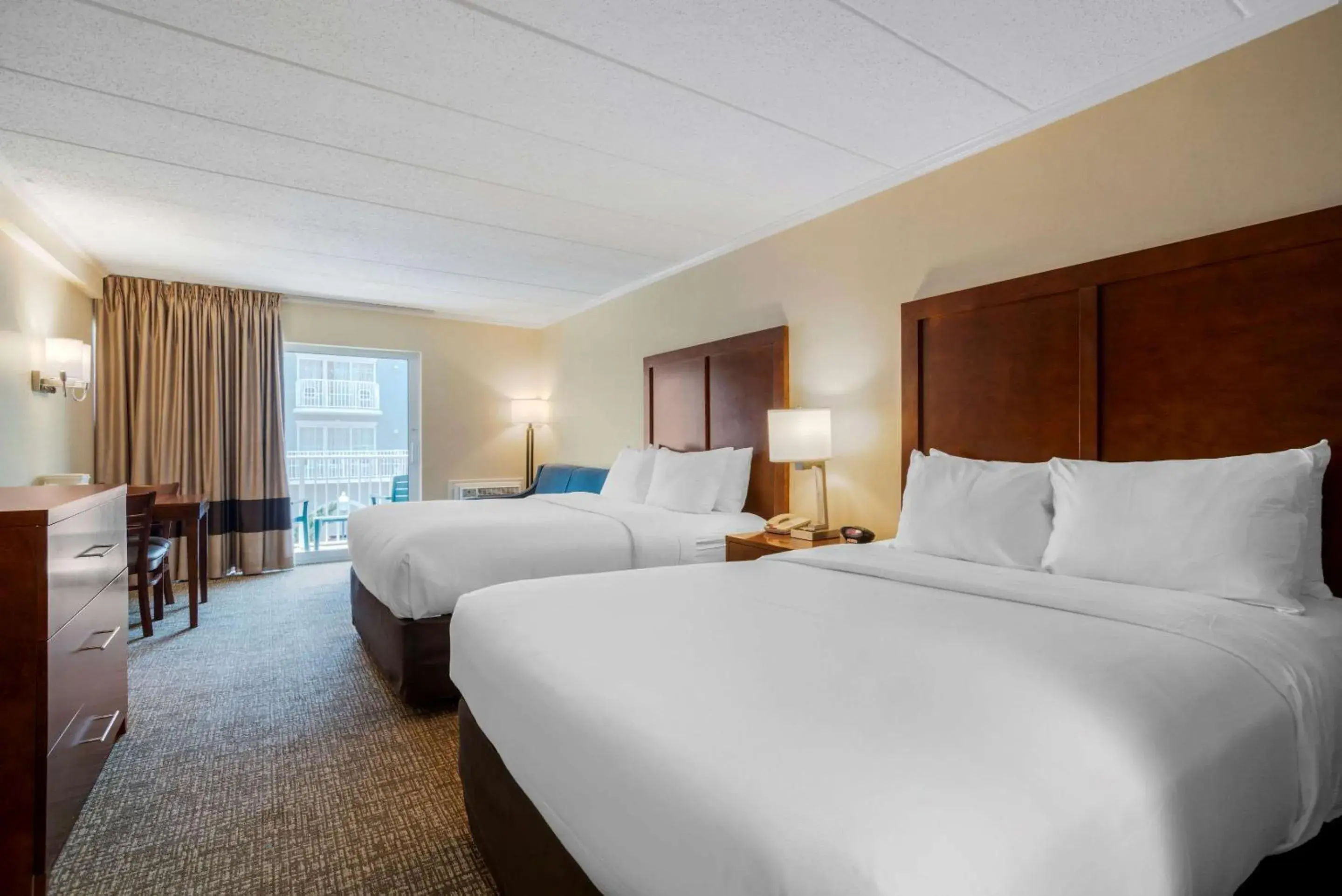 Bedroom, Bed in Comfort Inn Ocean City Boardwalk Bedroom, Bed in Comfort Inn Ocean City Boardwalk