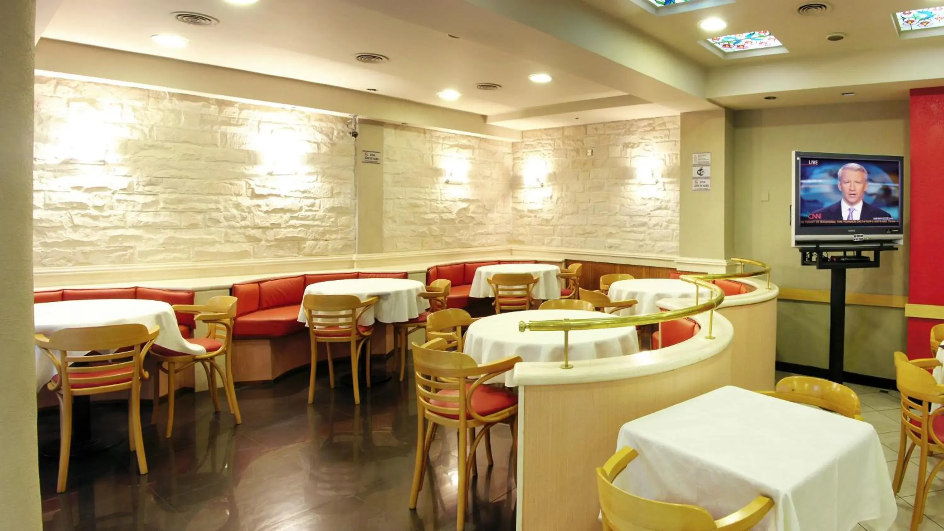 Restaurant/places to eat in Sarmiento Palace Hotel Restaurant/places to eat in Sarmiento Palace Hotel