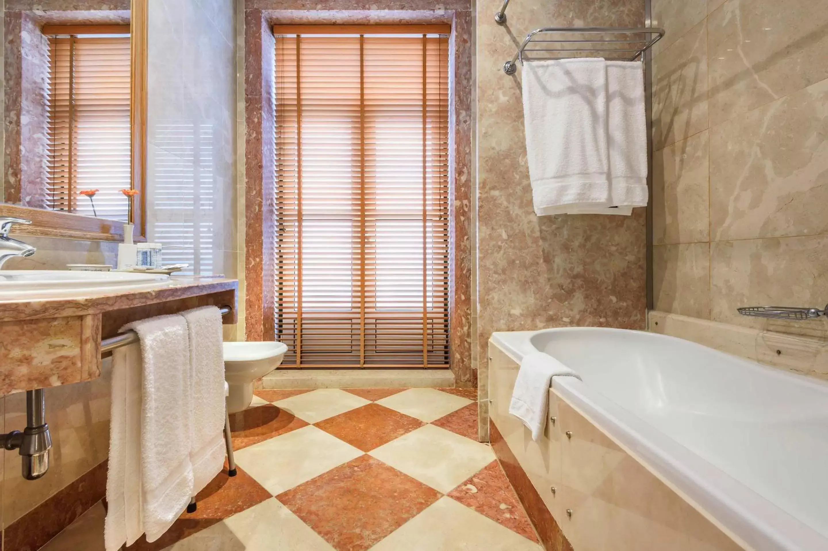 Bathroom in Hotel Real Palacio