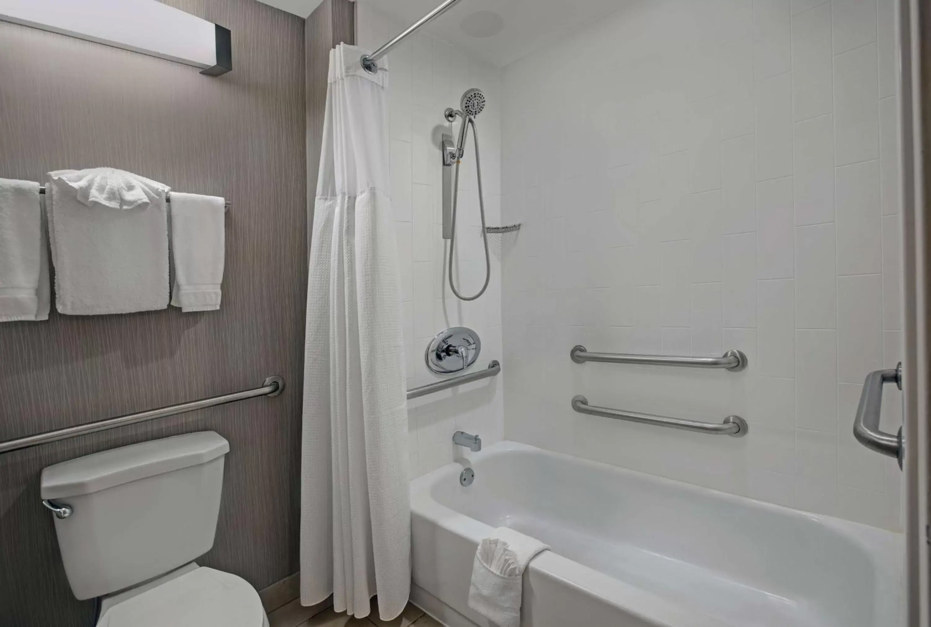 Bathroom in Homewood Suites by Hilton Chicago-Lincolnshire