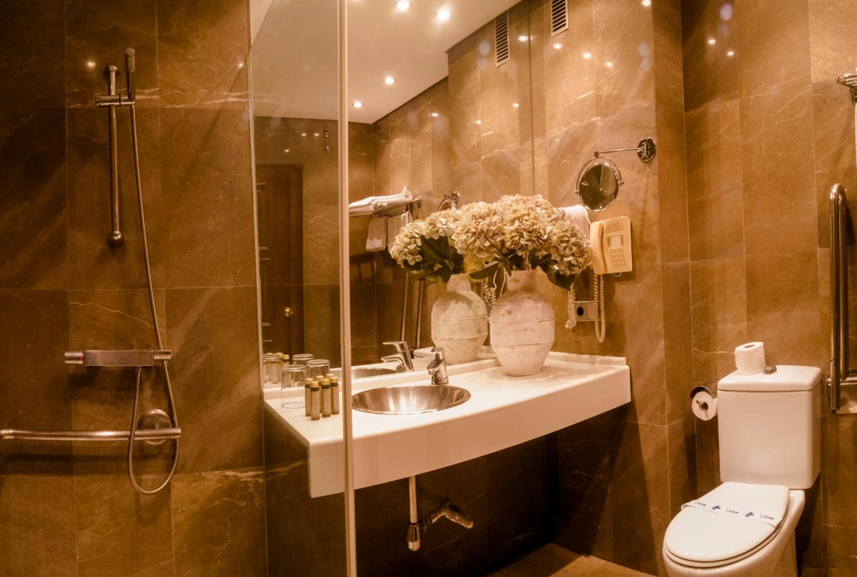 Shower in RL Ciudad de Úbeda