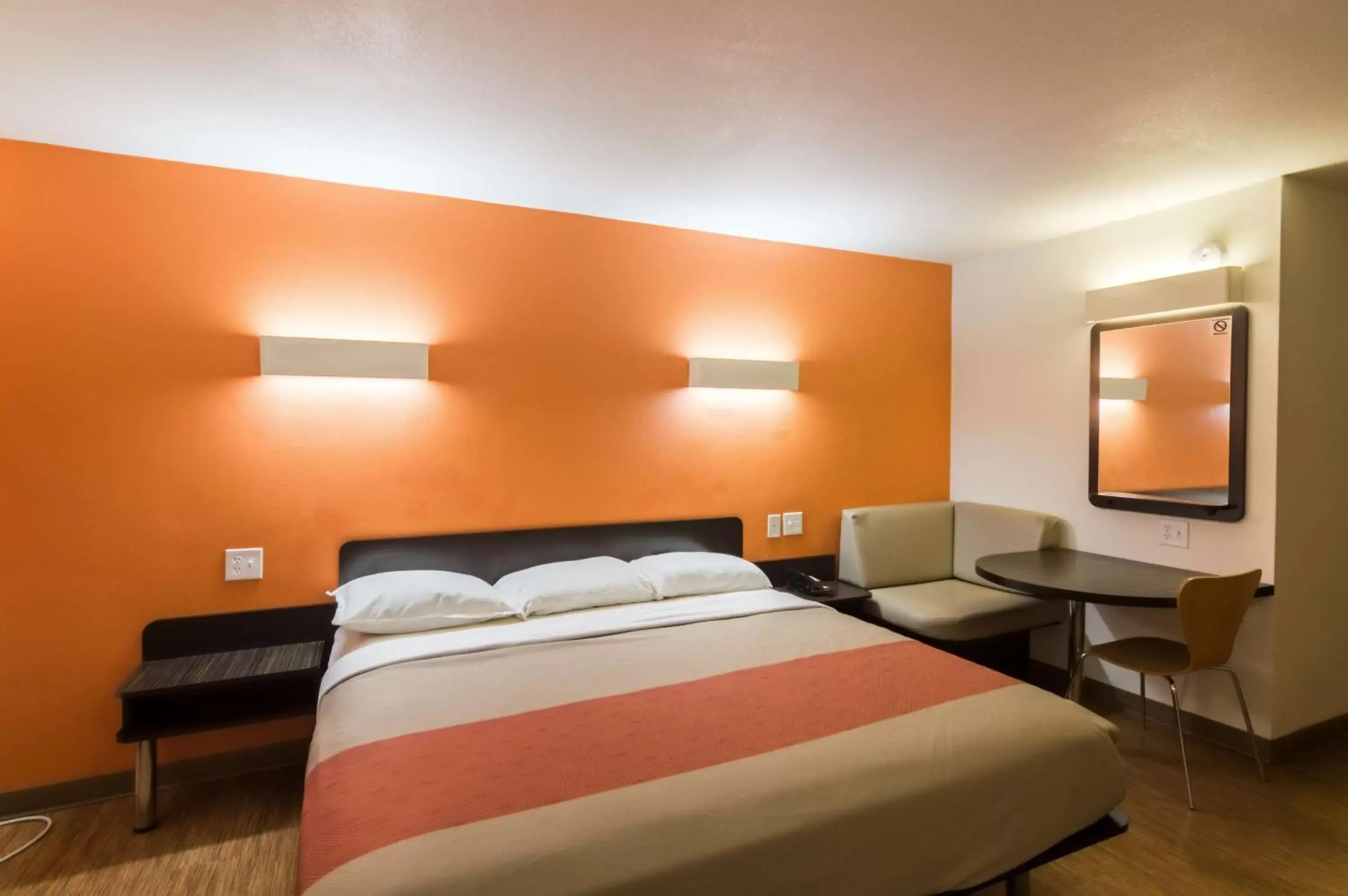 Photo of the whole room, Bed in Motel 6-Wichita Falls, TX - North