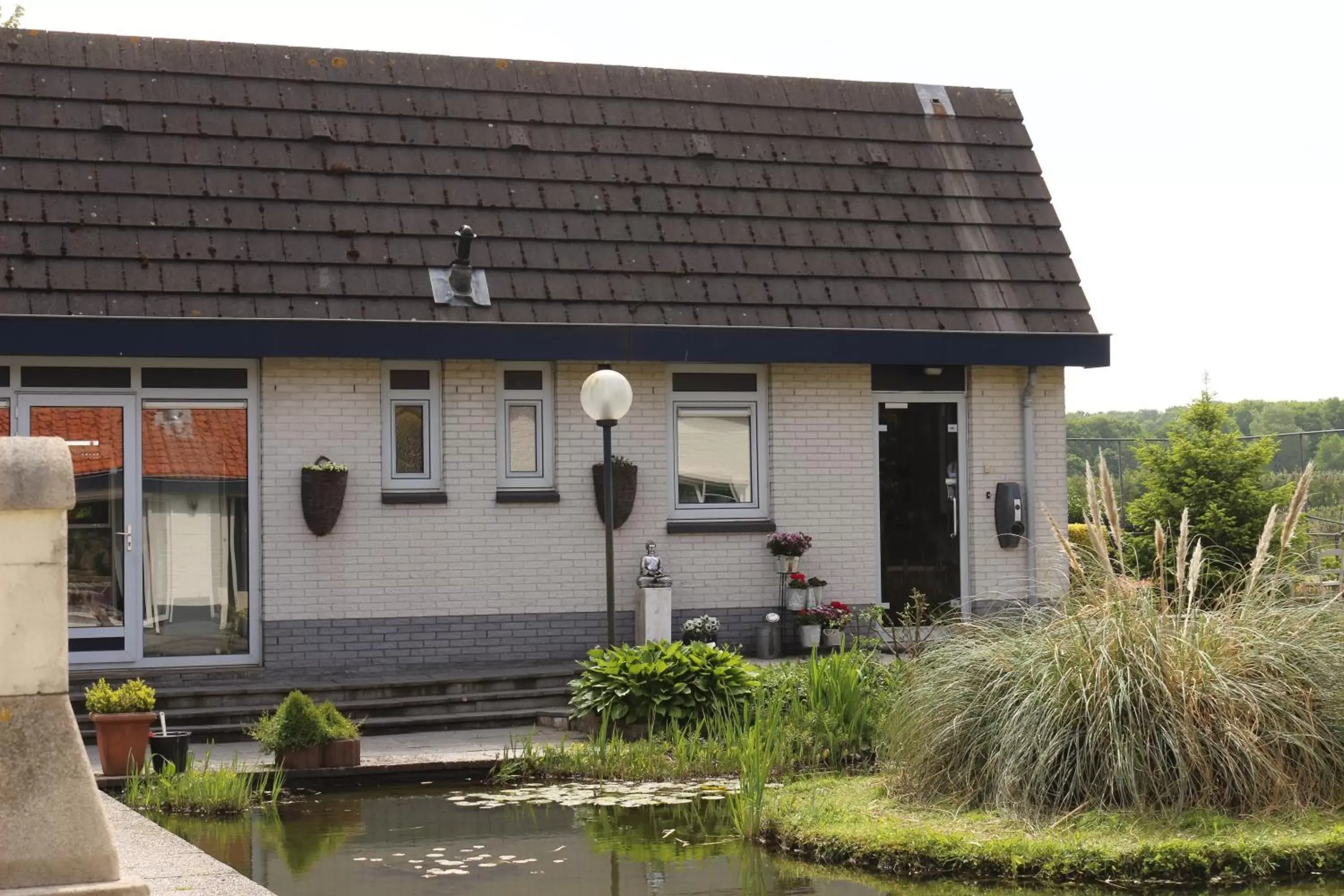 Facade/entrance, Property Building in B&B Bovenweg