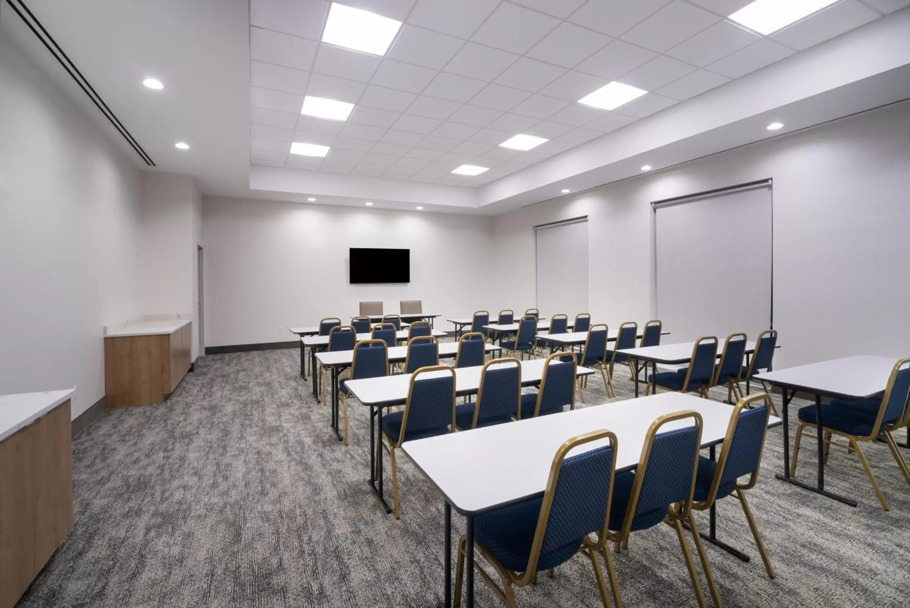 Meeting/conference room in Staybridge Suites - Louisville - Expo Center, an IHG Hotel