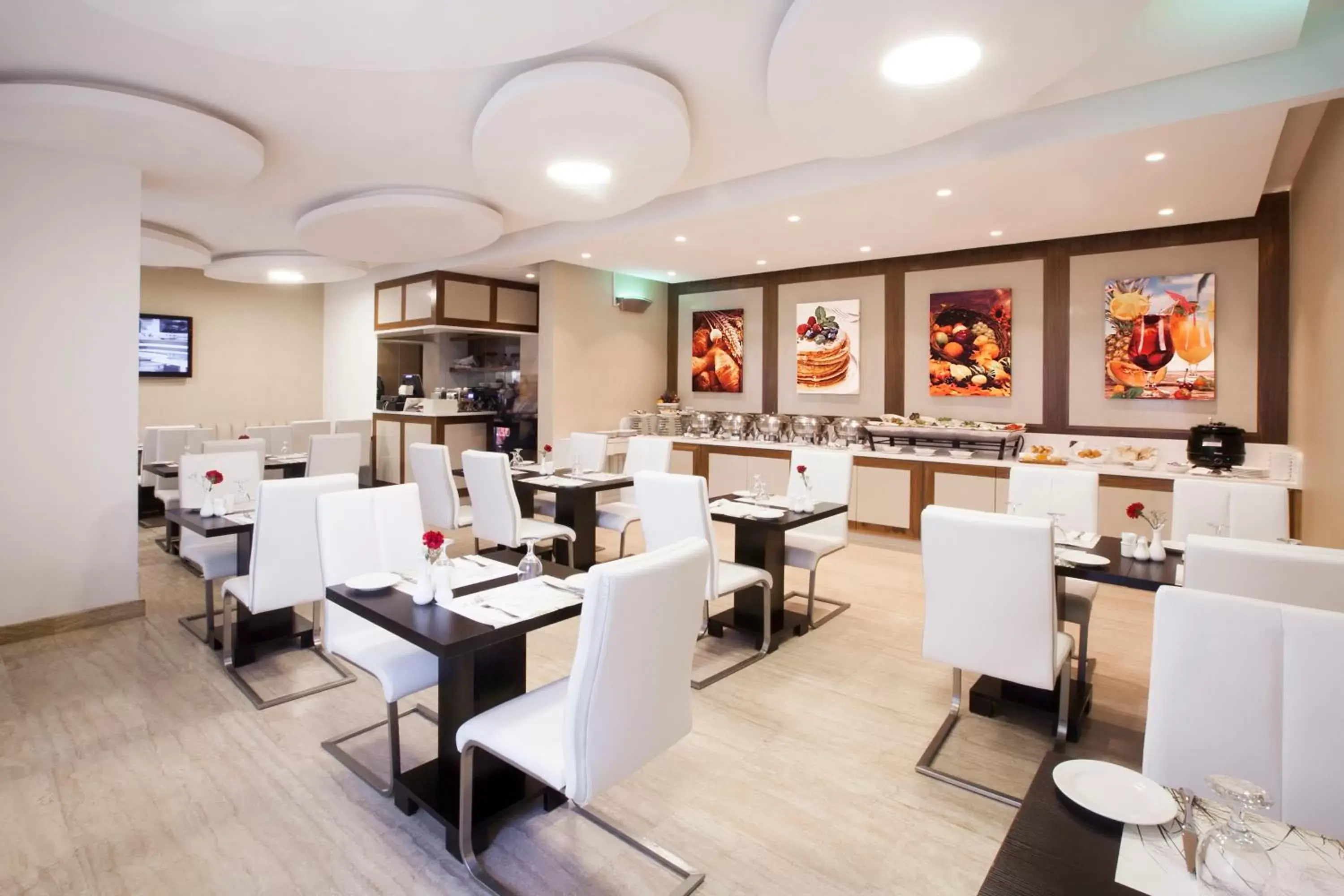 Restaurant/places to eat in Al Sarab Hotel Restaurant/places to eat in Al Sarab Hotel