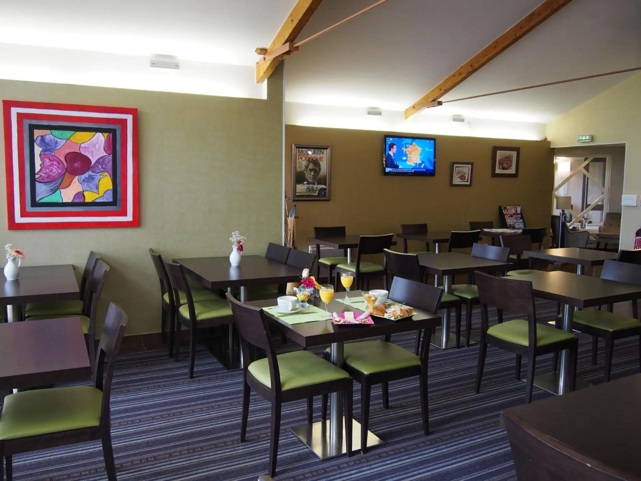 Dining area in Contact Hotel Atoll