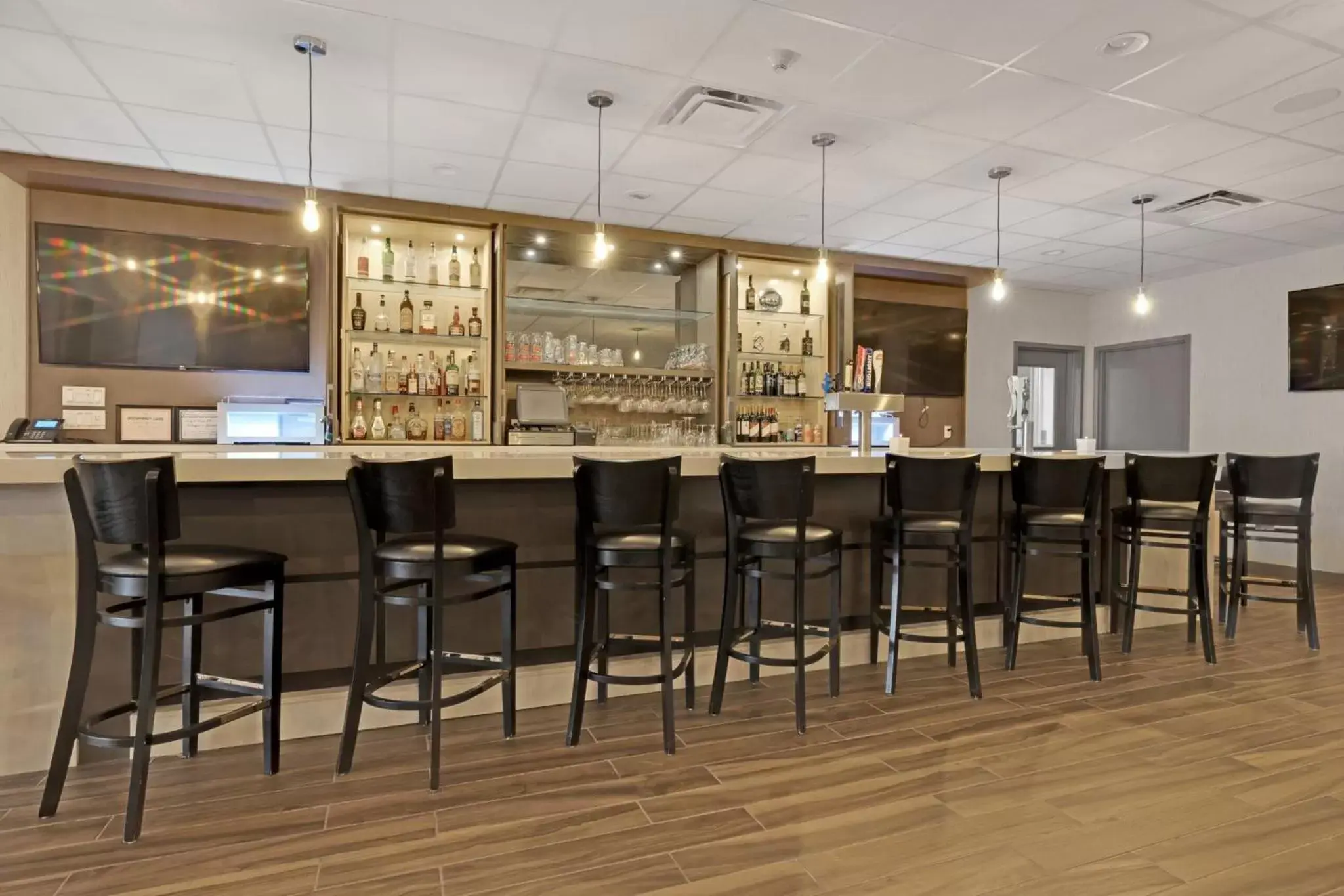 Lounge or bar in Holiday Inn Hotel Peterborough Waterfront, an IHG Hotel