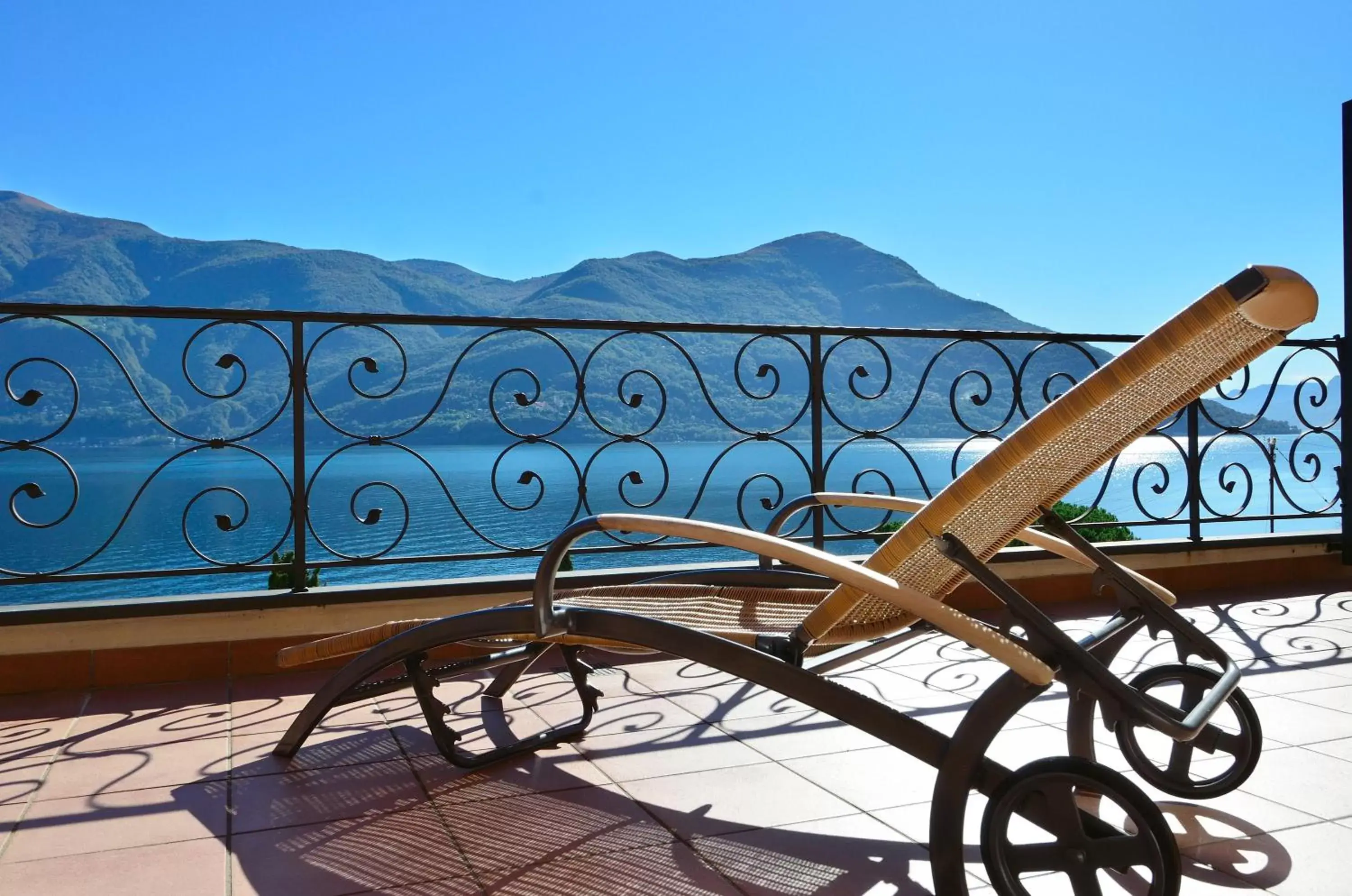 Balcony/Terrace, Mountain View in Suiten-Hotel Sunstar Brissago